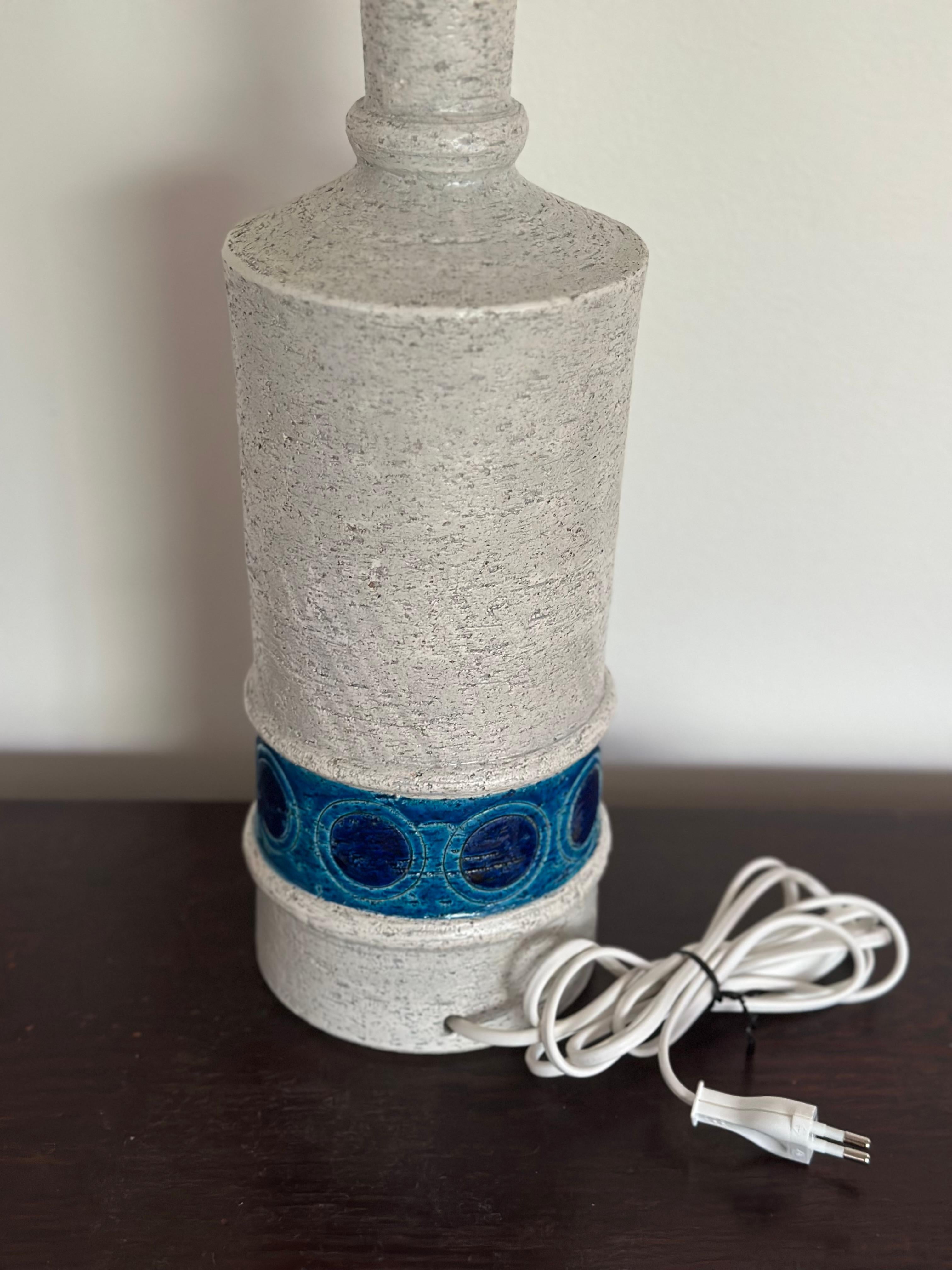 Bitossi Ceramic Table Lamp by Aldo Londi in creame & blue. 1970s. For Sale 1