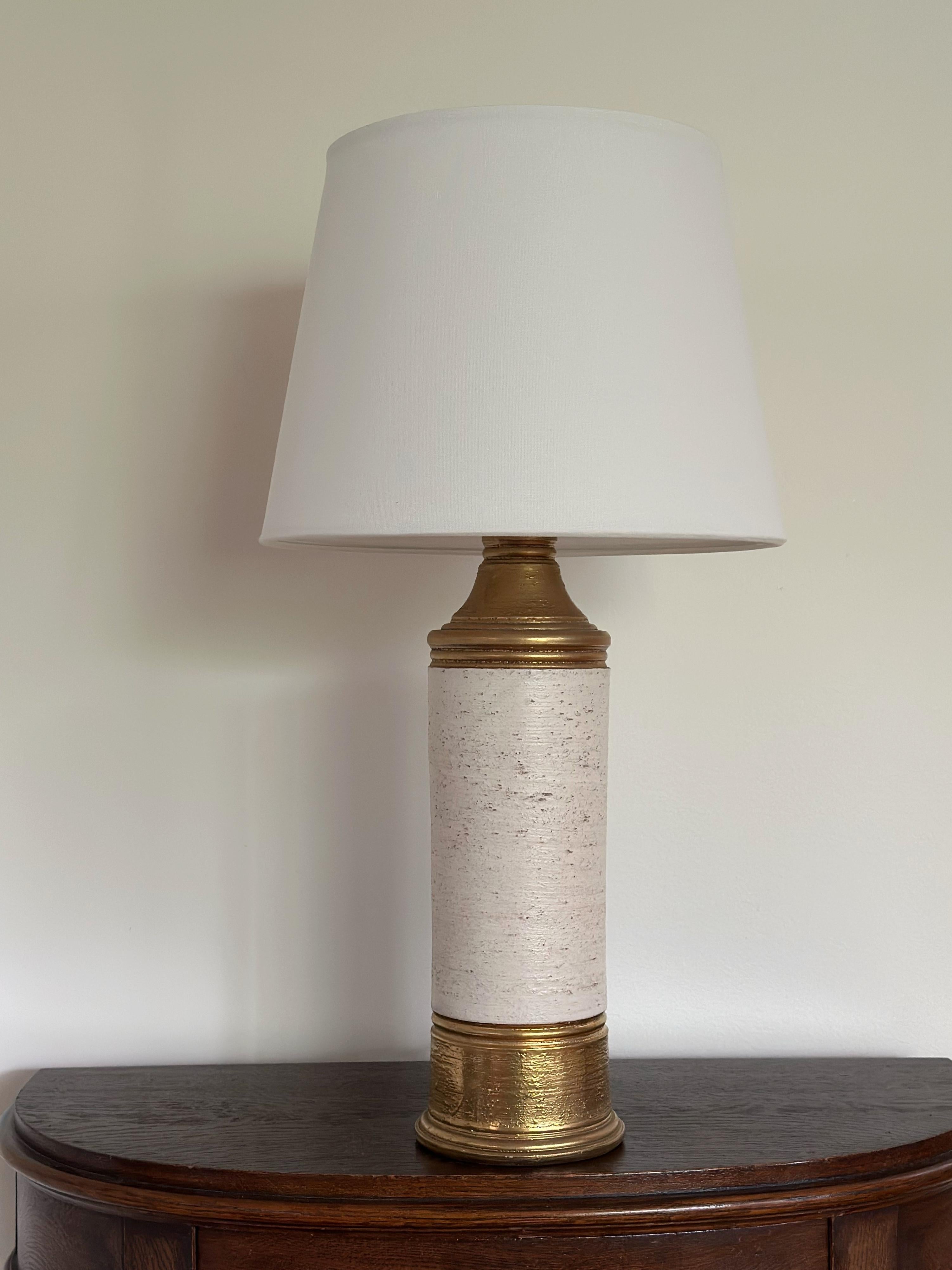 Bitossi by Aldo Londi for the Swedish Lighting Company Bergboms – Ceramic Table Lamp, Italy, 1970s. An elegant ceramic table lamp with 