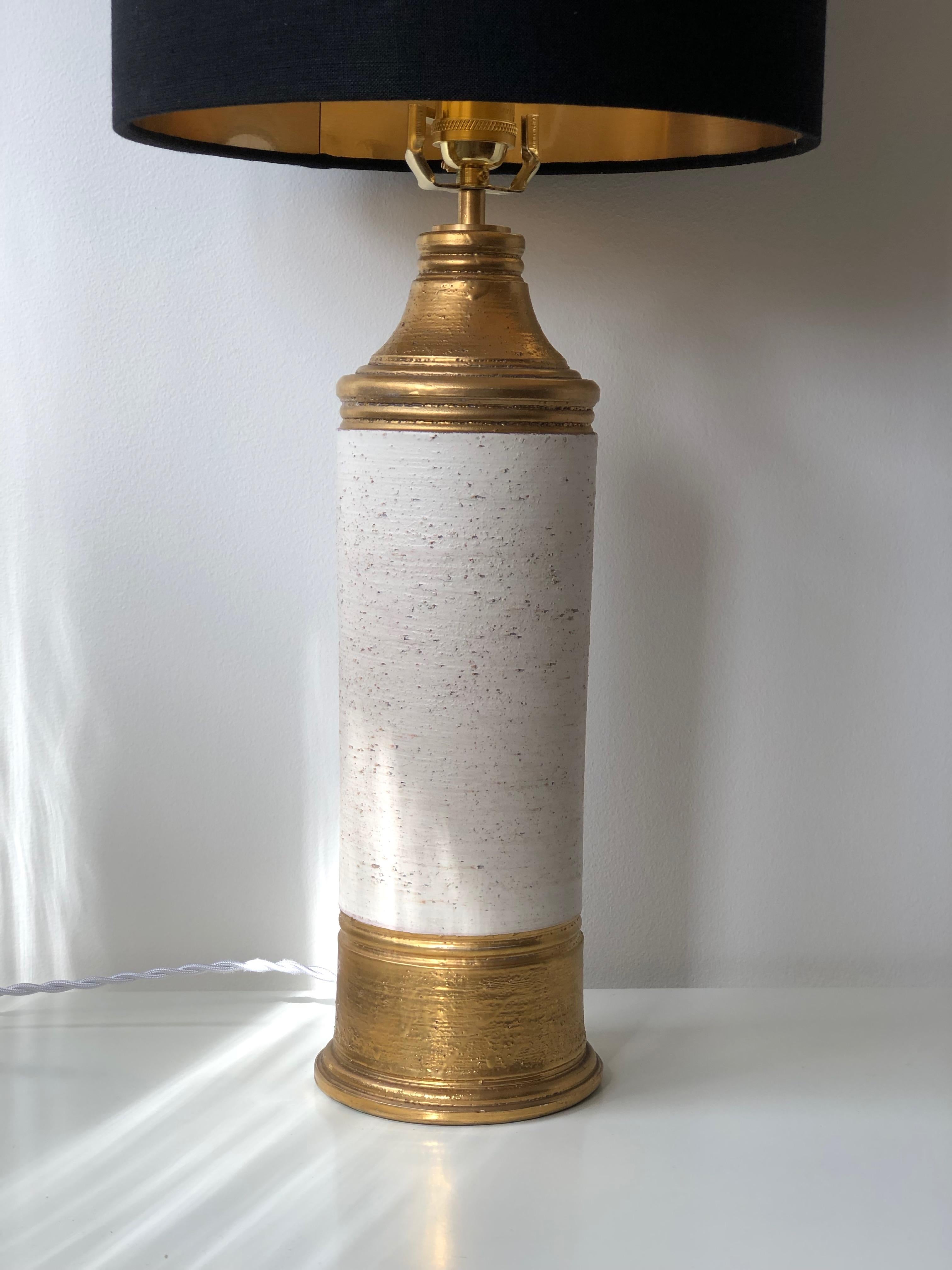 Bitossi Ceramic Table Lamp by Aldo Londi in creame & gold. 1970s. For Sale 1