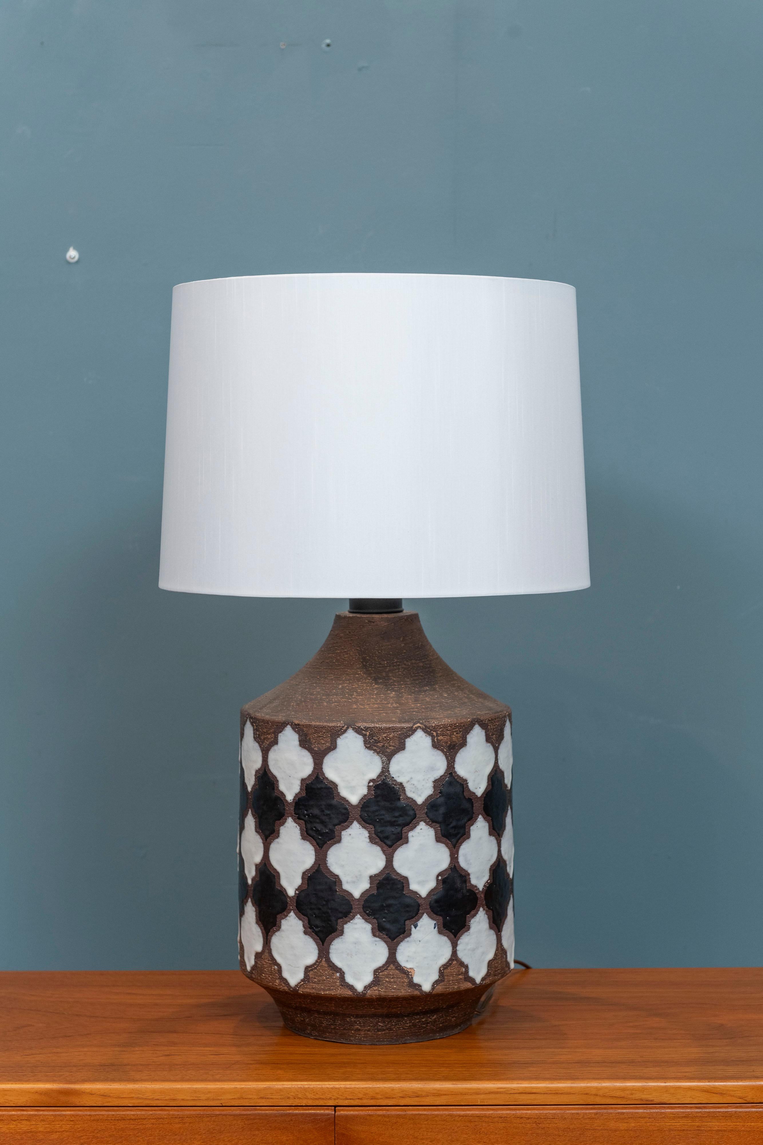 Bitossi ceramic table lamp, Italy. Moorish black and white pattern design on an earthen colored ceramic background, stylish yet grounded. Large size and pattern echoes the 1970's, perfect for a beach or desert climate interior. In very good original