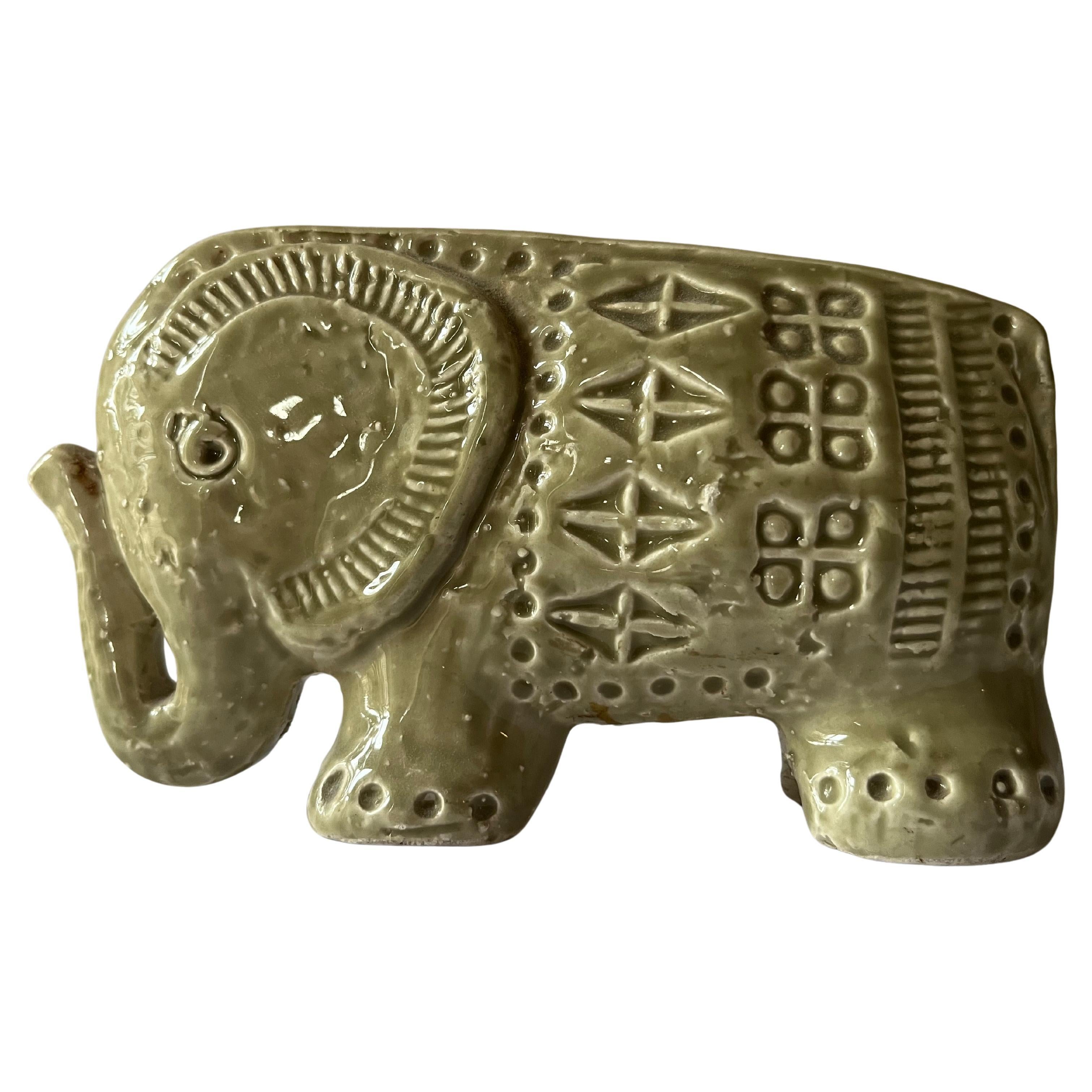Mid-Century moderno Bitossi Elephant Designed by Aldo Londi in rare pale Green, Italy, circa 1968 in vendita