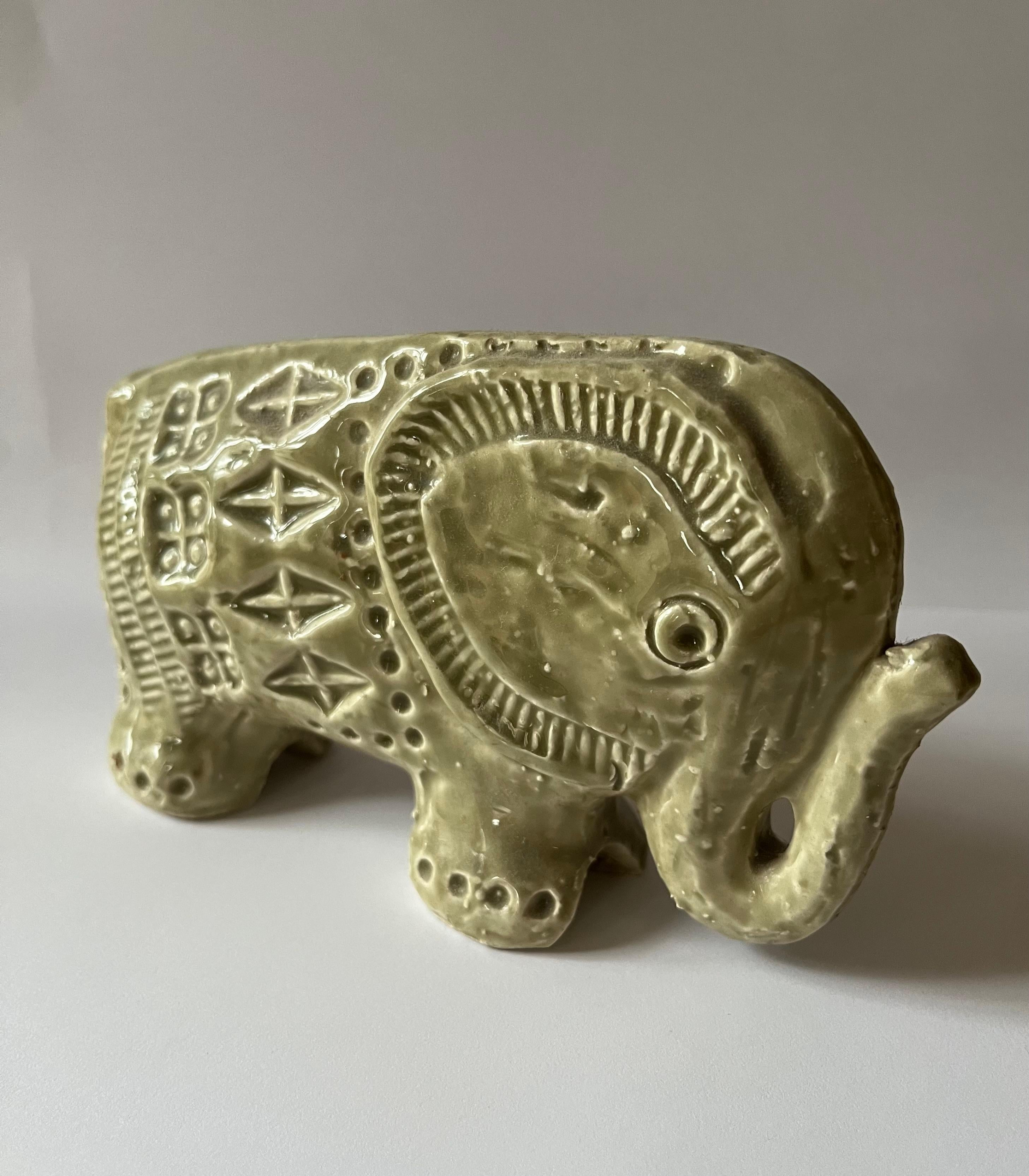 Metà XX secolo Bitossi Elephant Designed by Aldo Londi in rare pale Green, Italy, circa 1968 in vendita