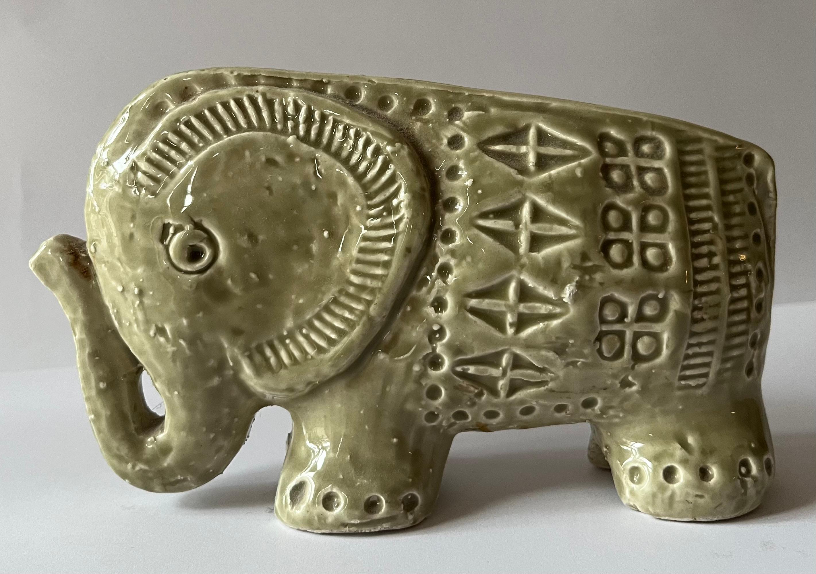 Bitossi Elephant Designed by Aldo Londi in rare pale Green, Italy, circa 1968 in vendita 1