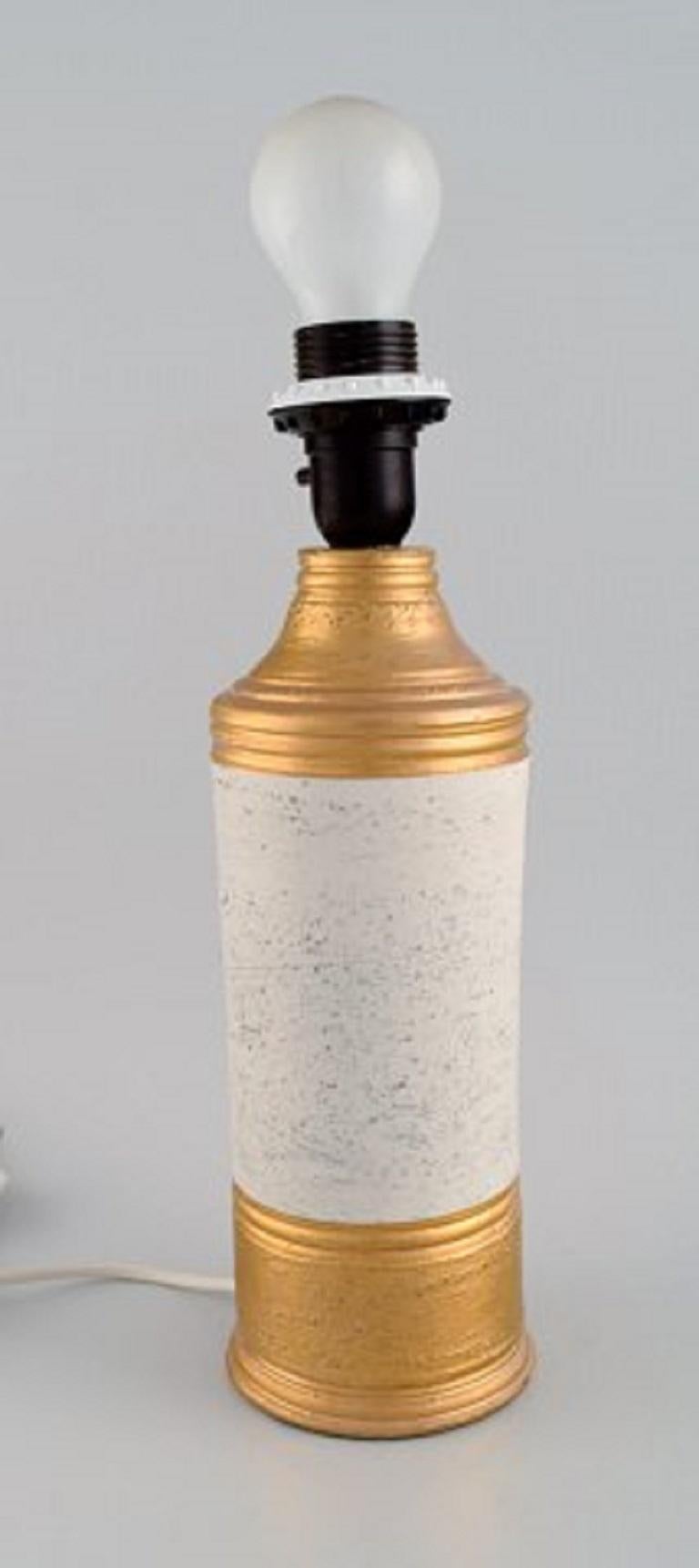 Bitossi for Bergboms, Sweden. Two table lamps in glazed stoneware. 
Beautiful glaze in sand and gold shades. 1960s.
Measures: 28 x 11 cm (ex socket)
In excellent condition.
Label.