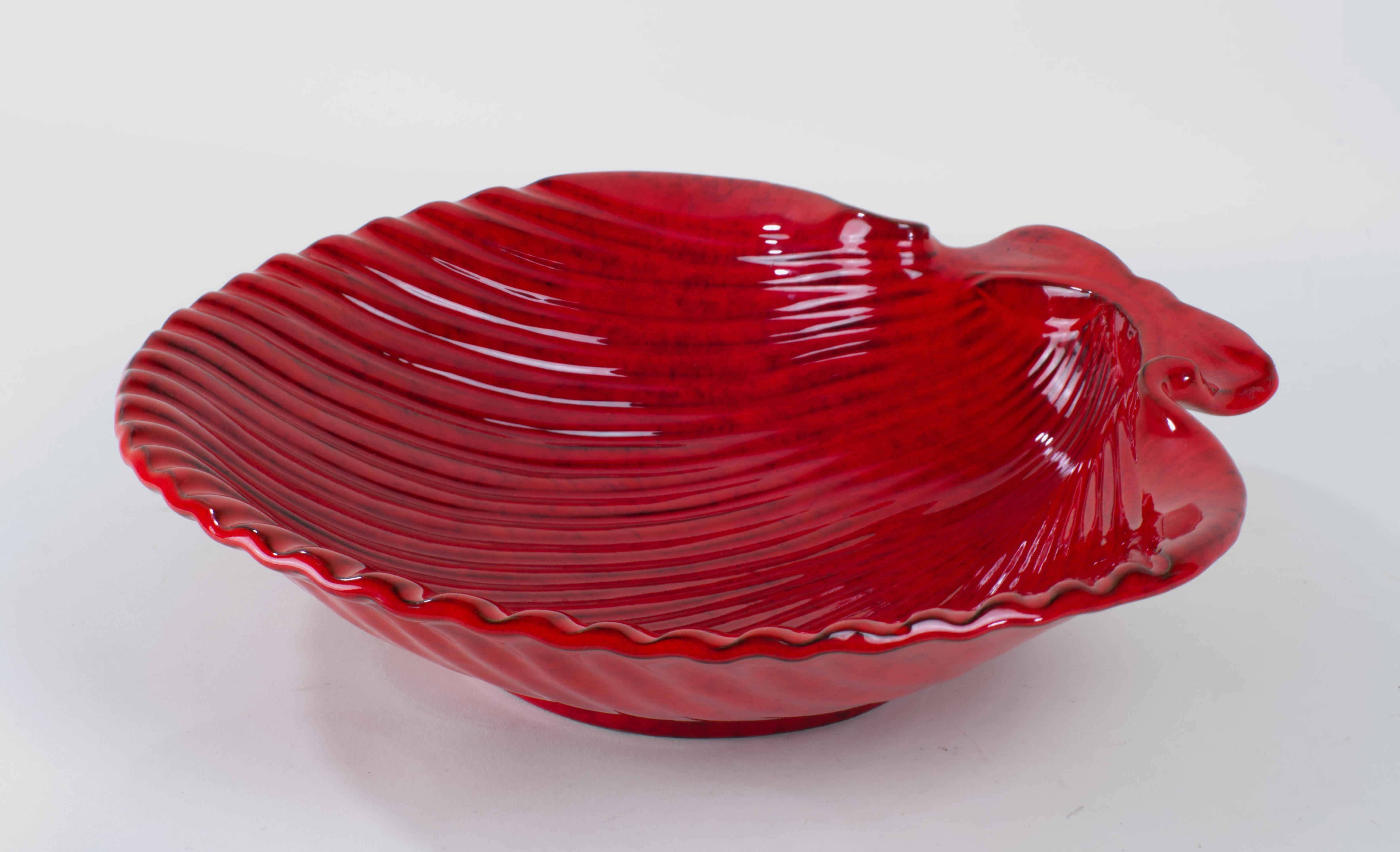 Mid-Century Modern Grand bol en forme de coquillage Bitossi pour Peasant Village PV, céramique, glaçure rouge en vente