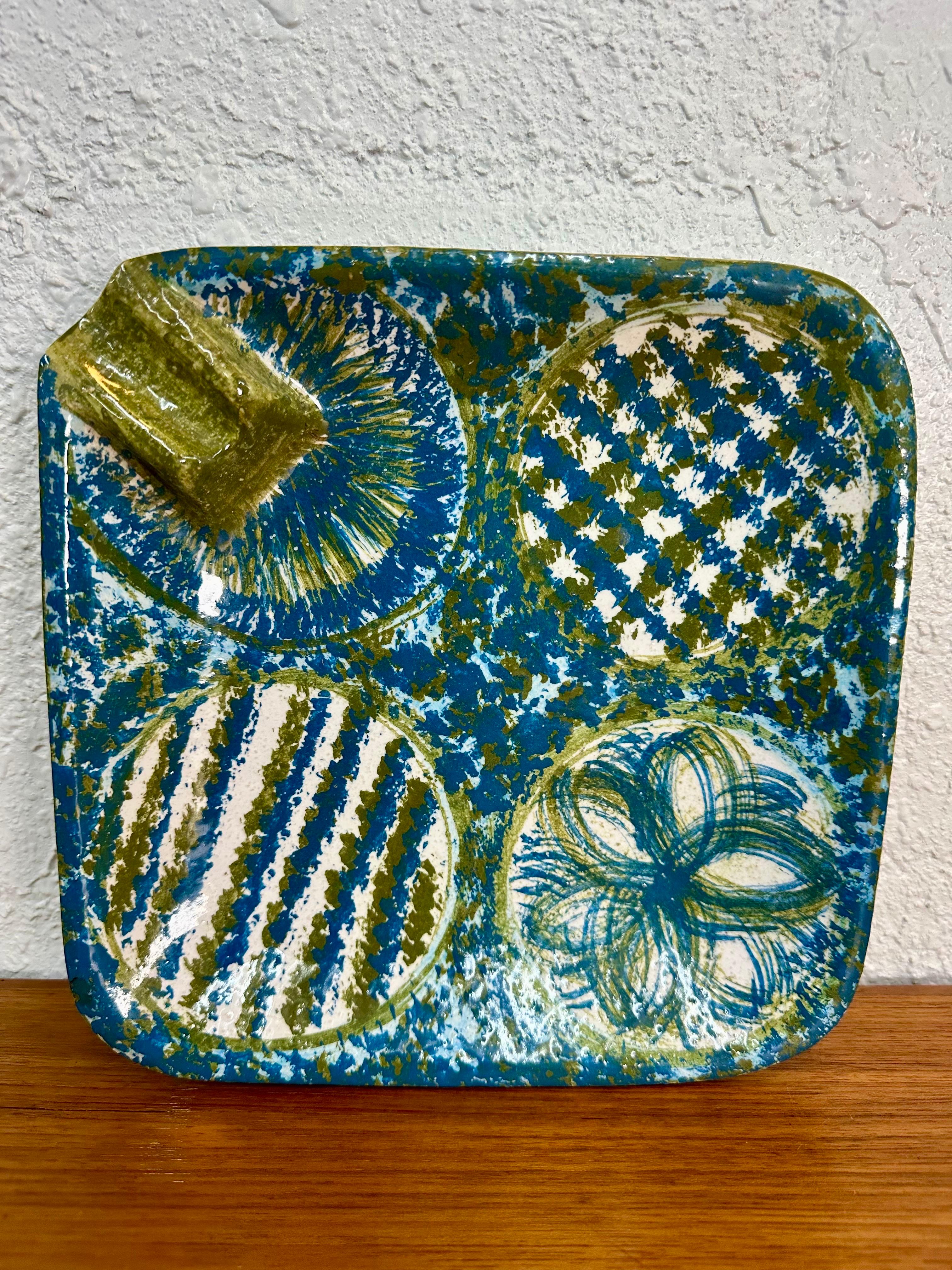 Large uncommon design Bitossi for Raymor Italy Ashtray or Catch All Trinket Dish Circa 1960’s, signed underneath small remnant of original Raymor label. Lovely sizable ashtray in teal, avocado green and white. Excellent vintage condition, no chips