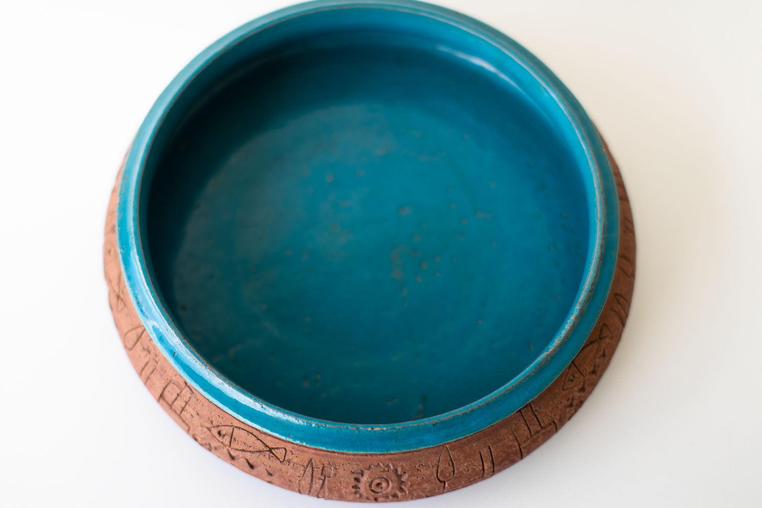 Manufacturer: Bitossi

Importer: Raymor (labeled)
Period or model: Mid-Century Modern. 
Specs: Pottery

Condition: 

This Bitossi for Raymor Italian pottery bowl is in very good condition. There are a couple imperfections on the blue section