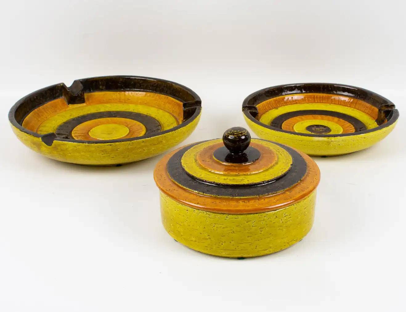 This is a striking 1960s Mid-Century Modern Aldo Londi for Bitossi ceramic set of three pieces, a box, and vide poche or catchalls. This set is imported and distributed in the United States by Rosenthal Netter. The trio features a round-lidded box,