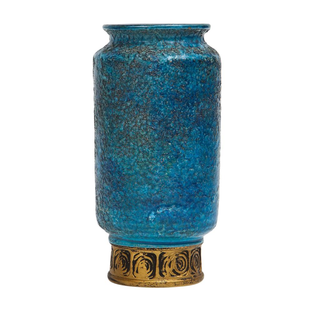 Bitossi Vase, Keramik blau gold. Kleine, blau-grün glasierte Vase mit vergoldetem, konisch zulaufendem Sockel aus der Serie 