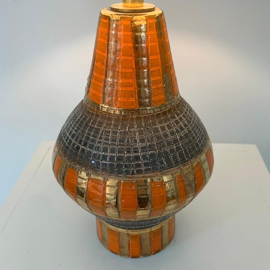 Émaillé Lampe de table en céramique or et orange de Bitossi, vers 1970, Italie. en vente