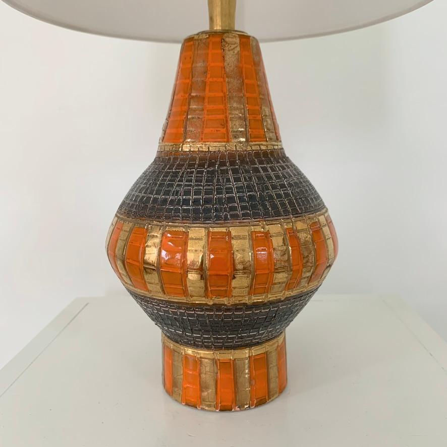 Lampe de table en céramique or et orange de Bitossi, vers 1970, Italie. Bon état - En vente à Brussels, BE