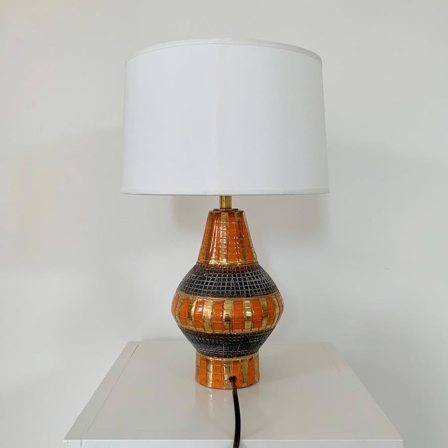 Fin du 20e siècle Lampe de table en céramique or et orange de Bitossi, vers 1970, Italie. en vente