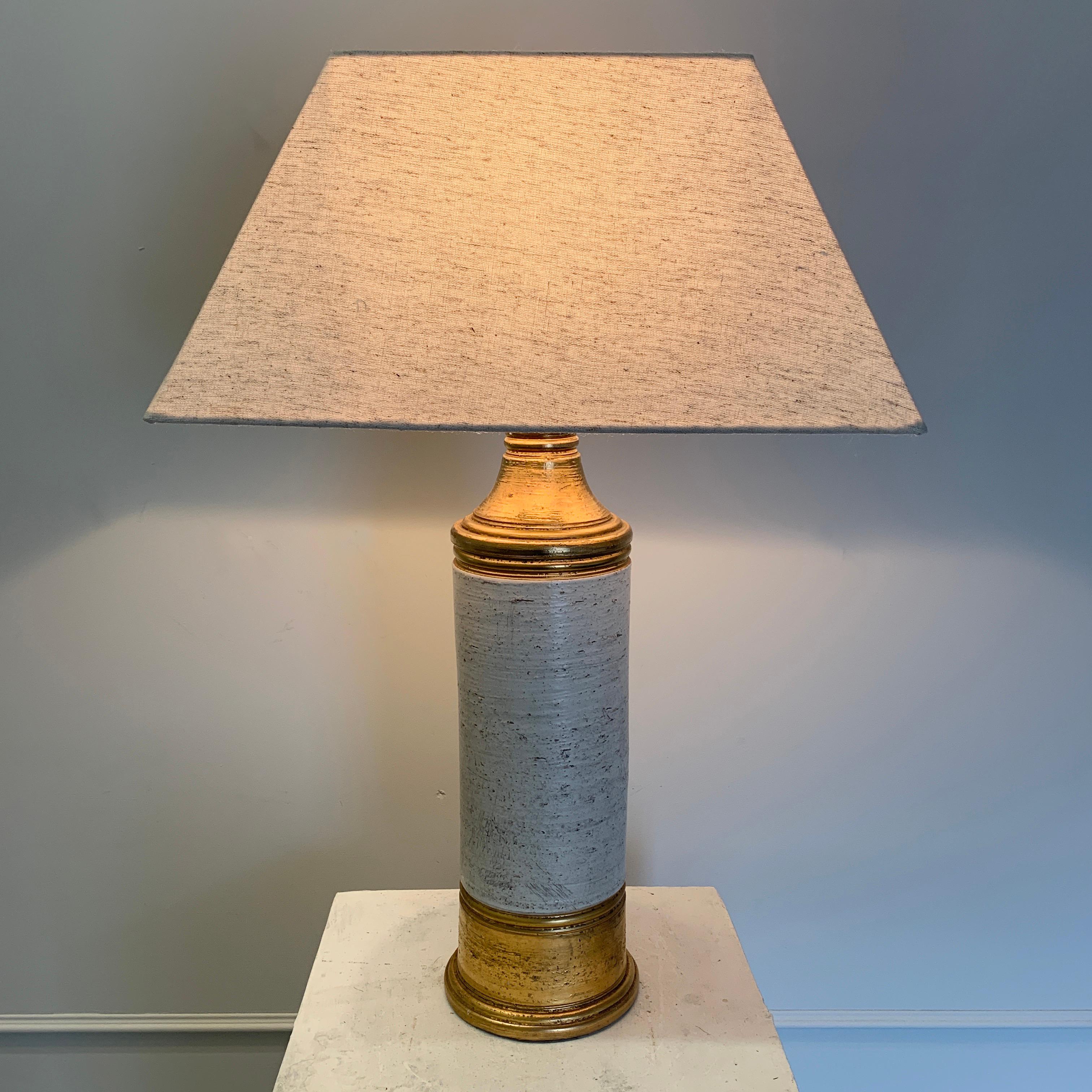 Vintage table lamp by Italian ceramics company Bitossi for Bergboms, Sweden, circa 1960s. 

The lamp has an off-white 