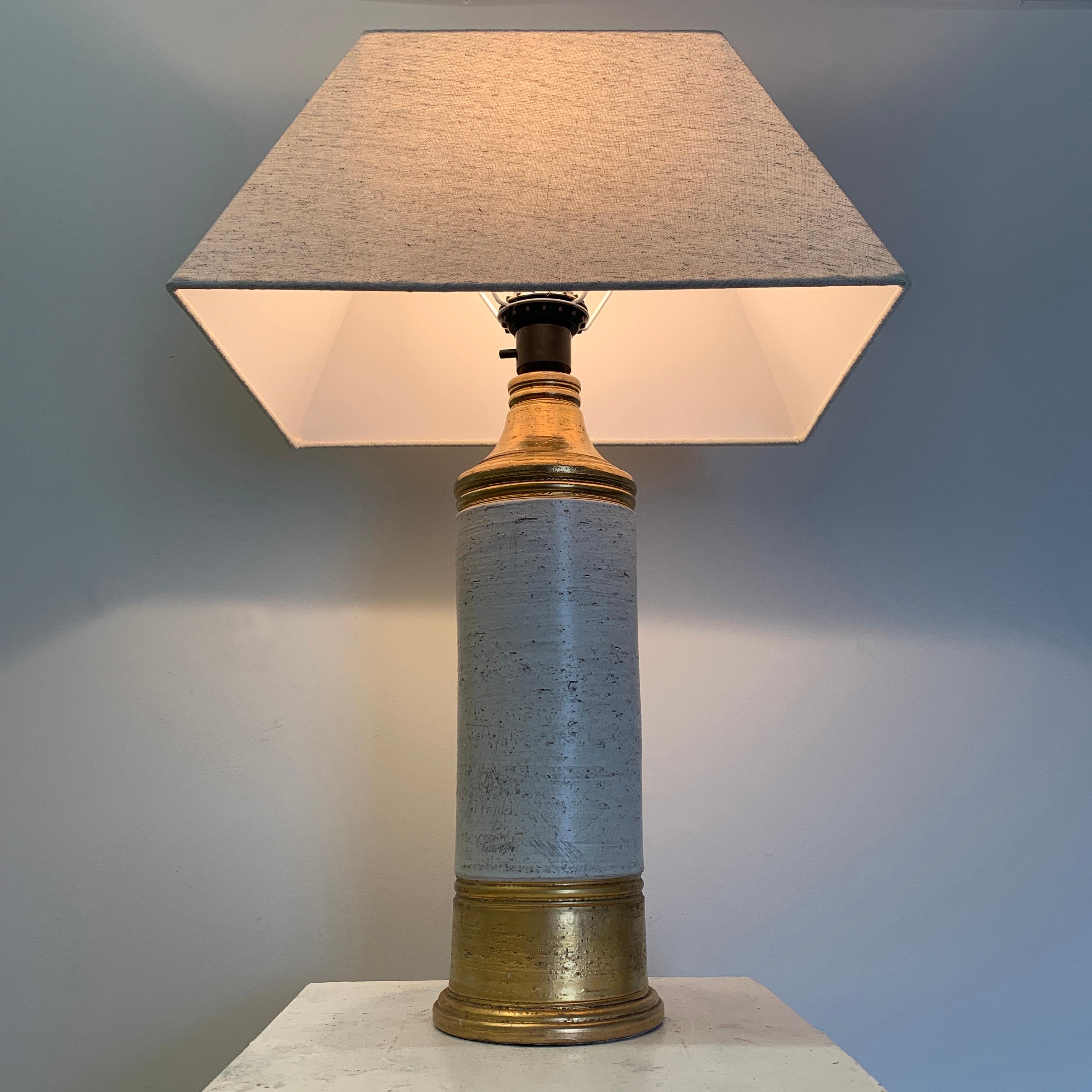 Mid-Century Modern Bitossi Gold and White Table Lamp for Bergboms, circa 1960s For Sale