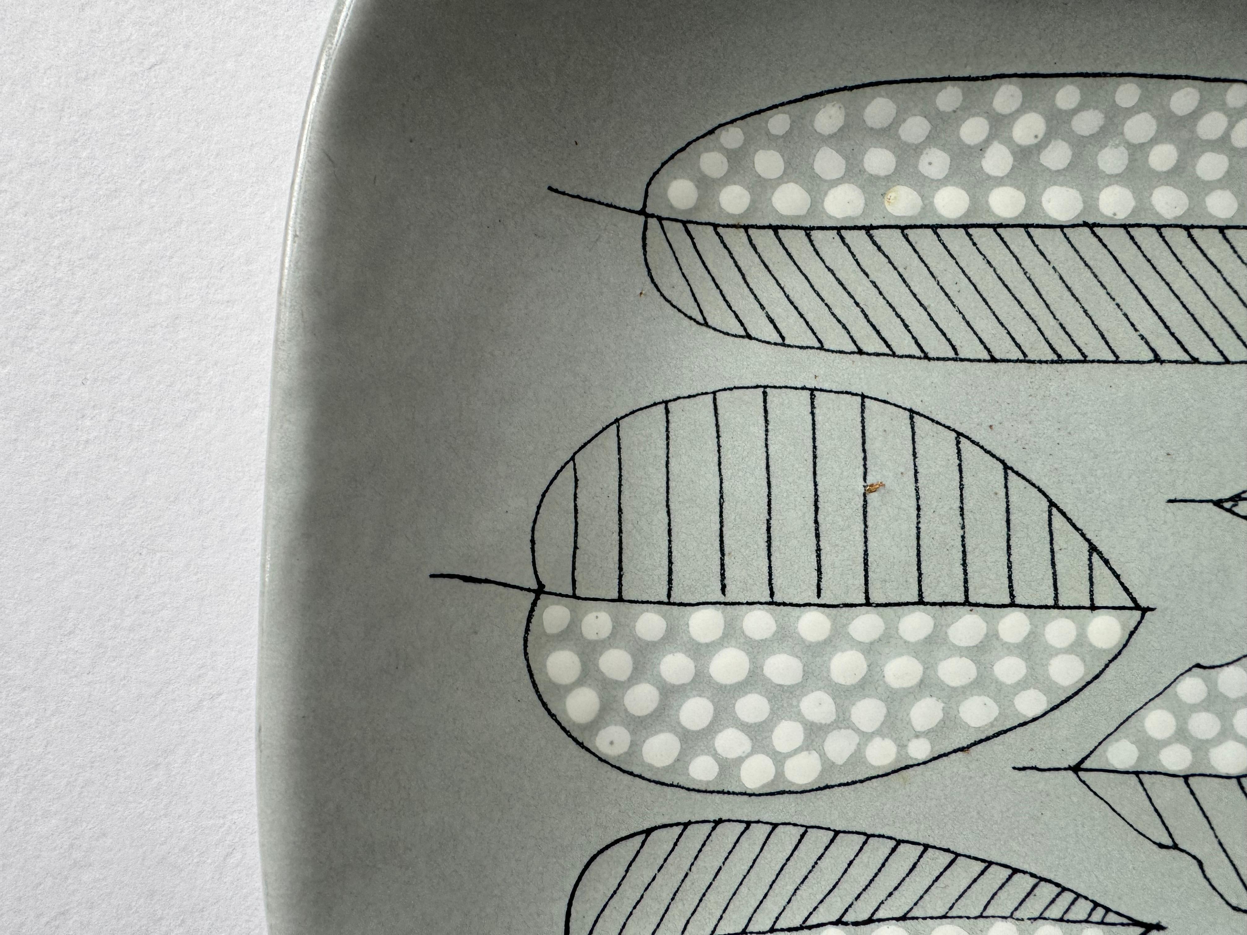 Bitossi Italy Large Platter Grey with Leaves and Dots, Midcentury Ceramic 1960s For Sale 6