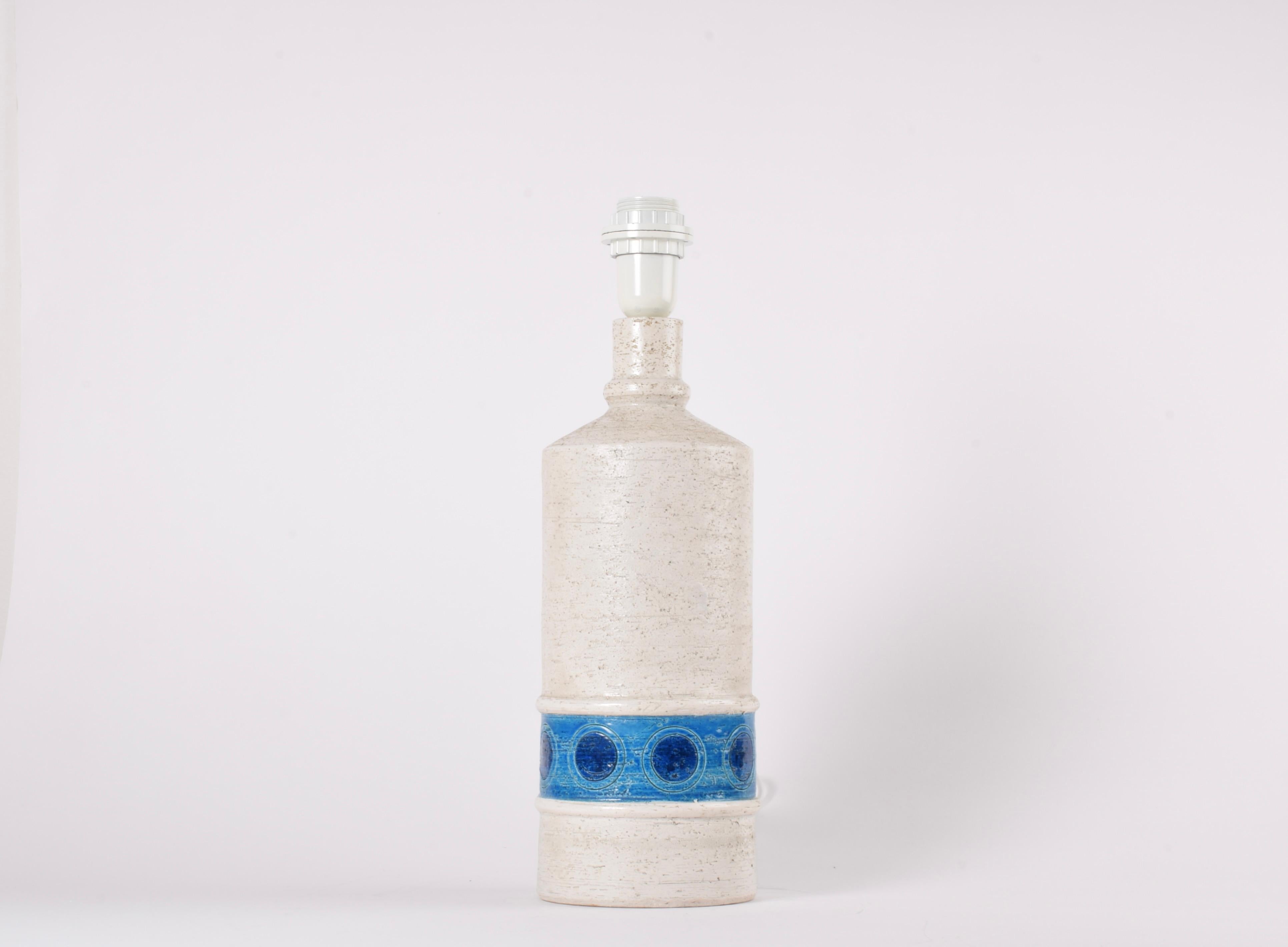 Mid-Century Modern Bitossi Italy Tall Ceramic Table Lamp White and Turquoise Blue Circles 1960s en vente