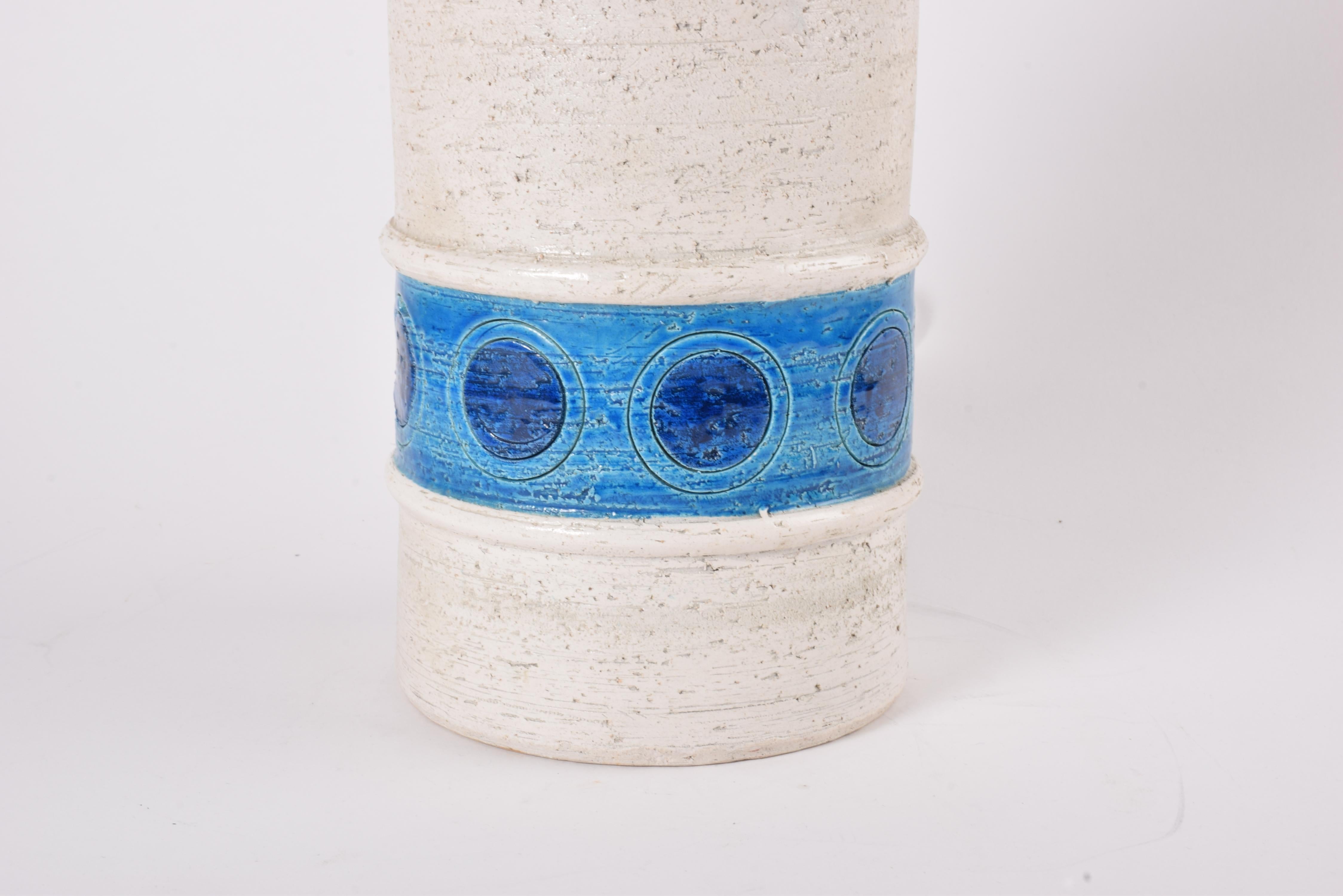 Vernissé Bitossi Italy Tall Ceramic Table Lamp White and Turquoise Blue Circles 1960s en vente