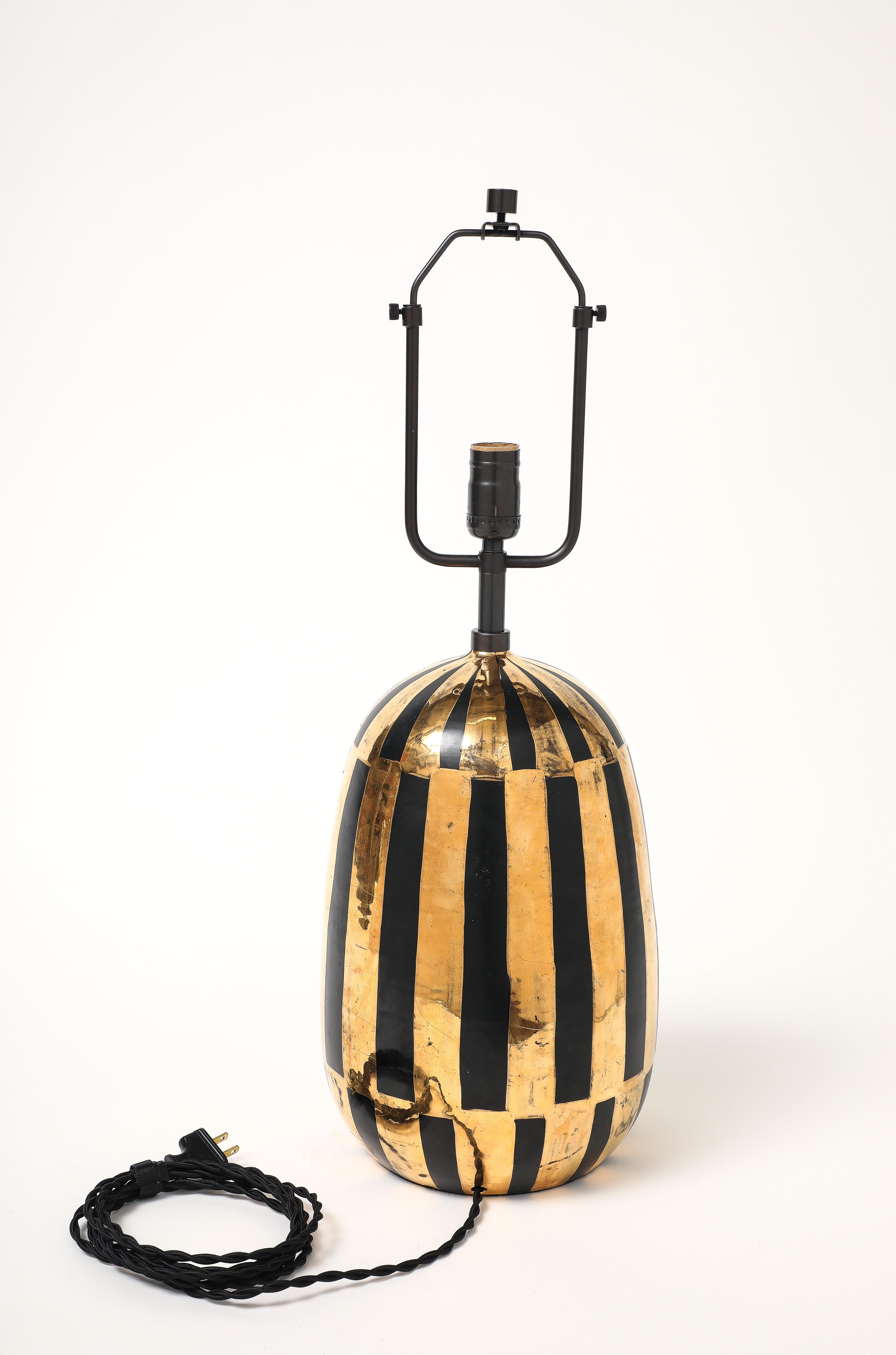 Mid-Century Modern Lampe Bitossi, céramique, or métallique, rayures noires, signée en vente
