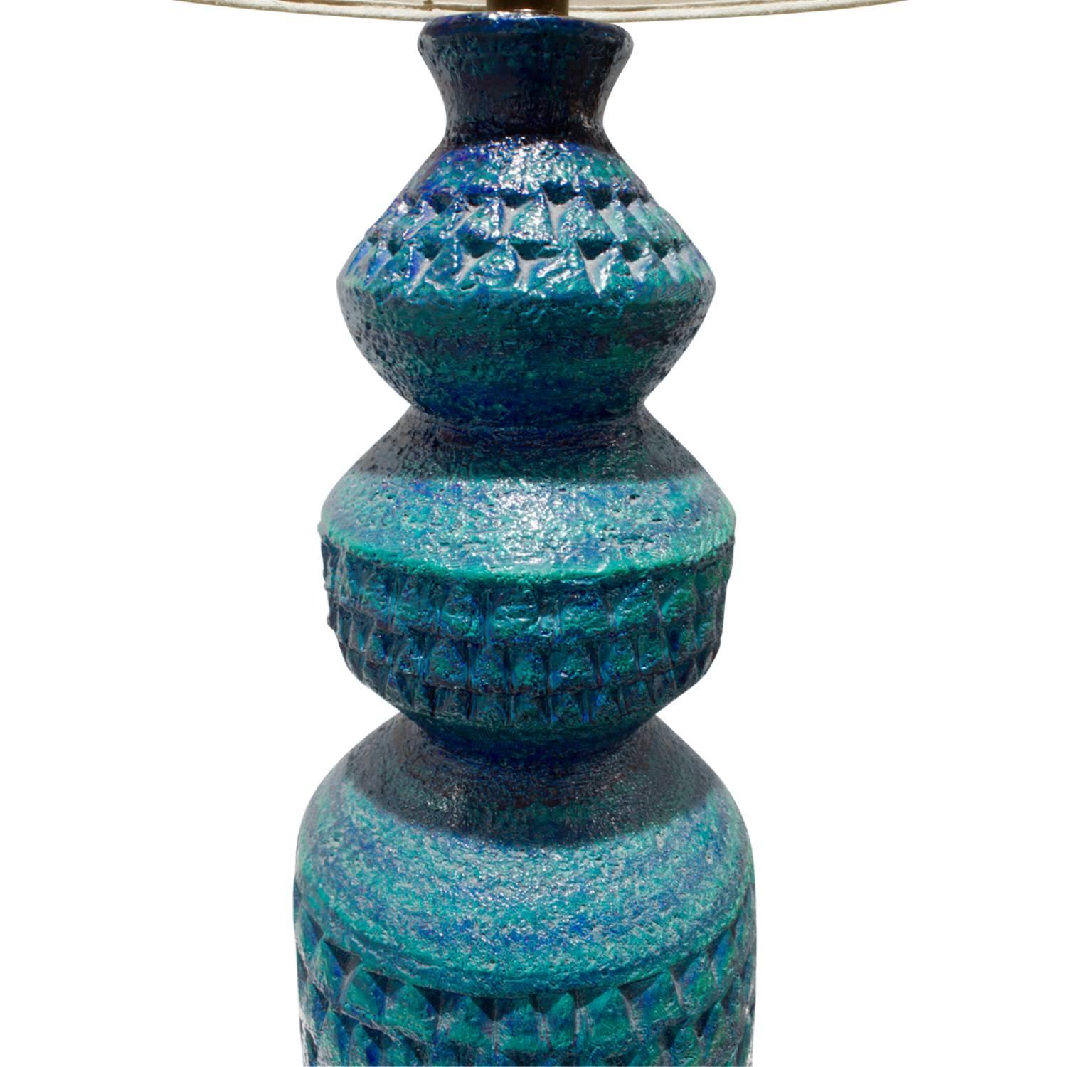 Large studio made heavily textured blue ceramic table lamp by Bitossi, Italy, 1950s.

Shade diameter: 18 inches.