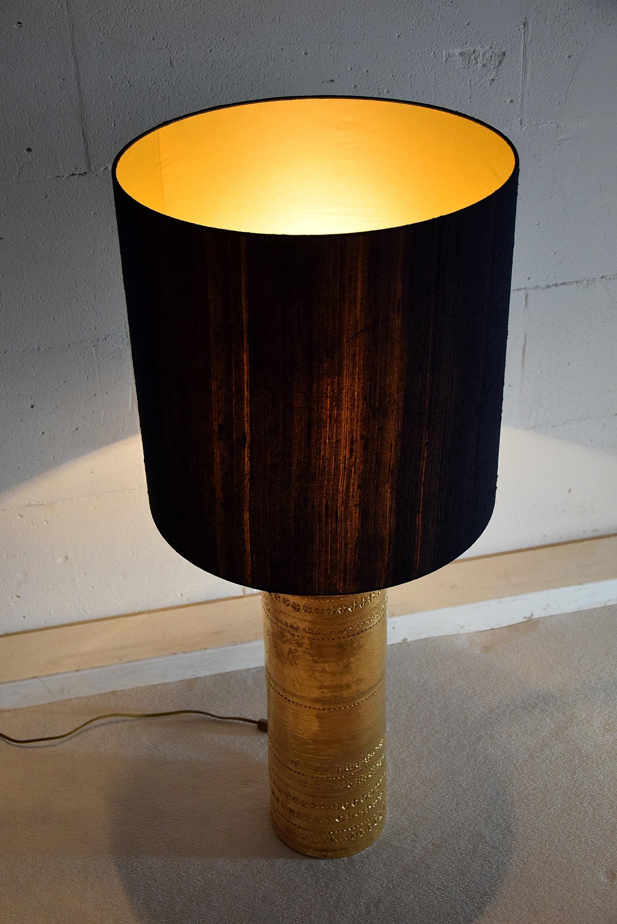 Moderne Bitossi-Tischlampe aus Goldkeramik von Aldo Londi aus der Mitte des Jahrhunderts (Seide) im Angebot