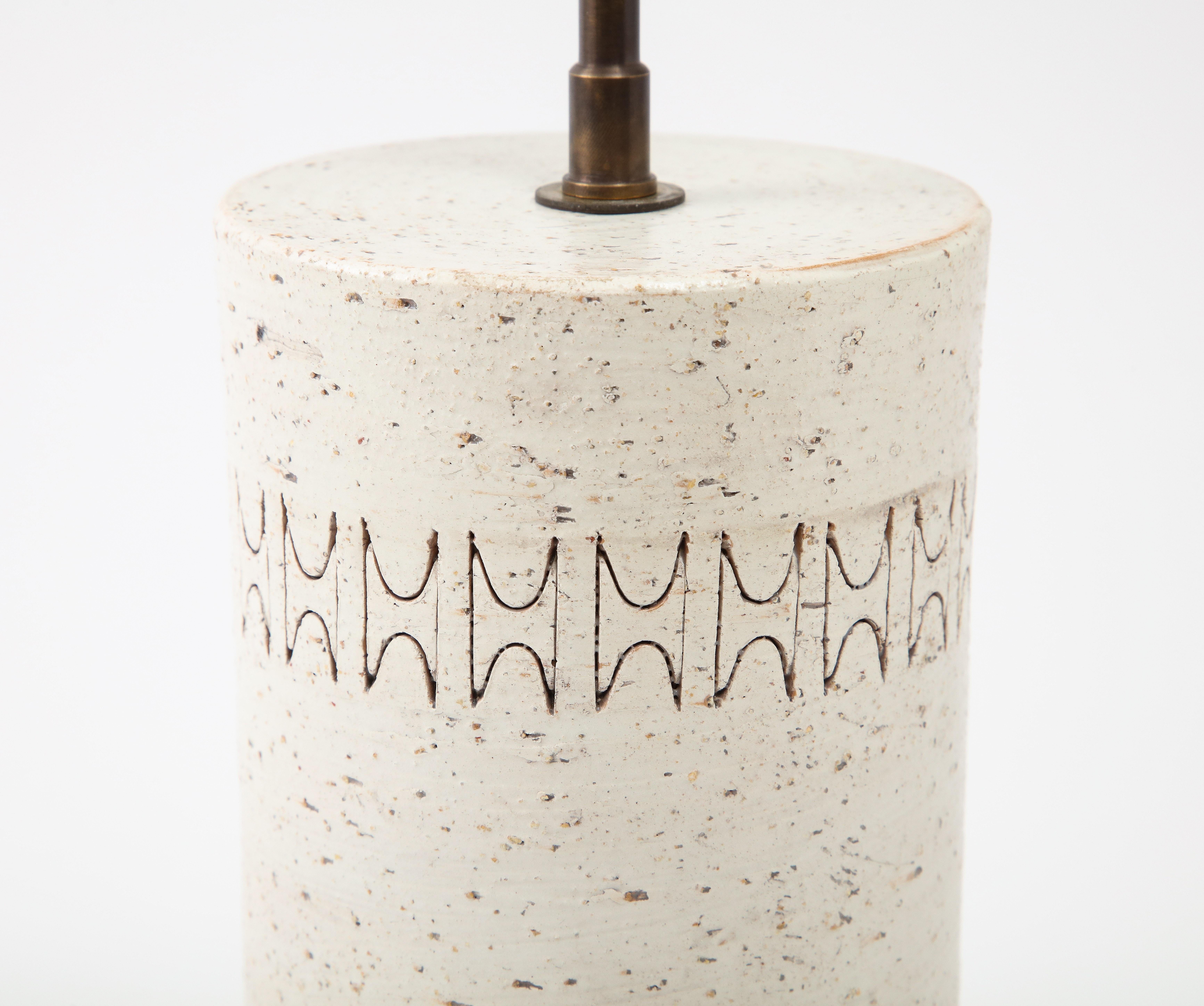 20th Century Bitossi off White Incised Ceramic Table Lamp, Italy 1960's For Sale