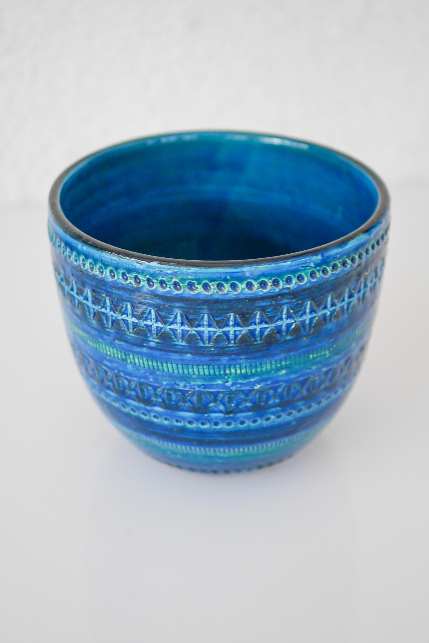 Classic rather large Aldo Londi Bitossi ceramic bowl or flower pot from the Rimini blue range. A gorgeous Mid-century modern retro classic, with really nice glazing, the colors are what makes these pots so special shades of blue, green and turquise
