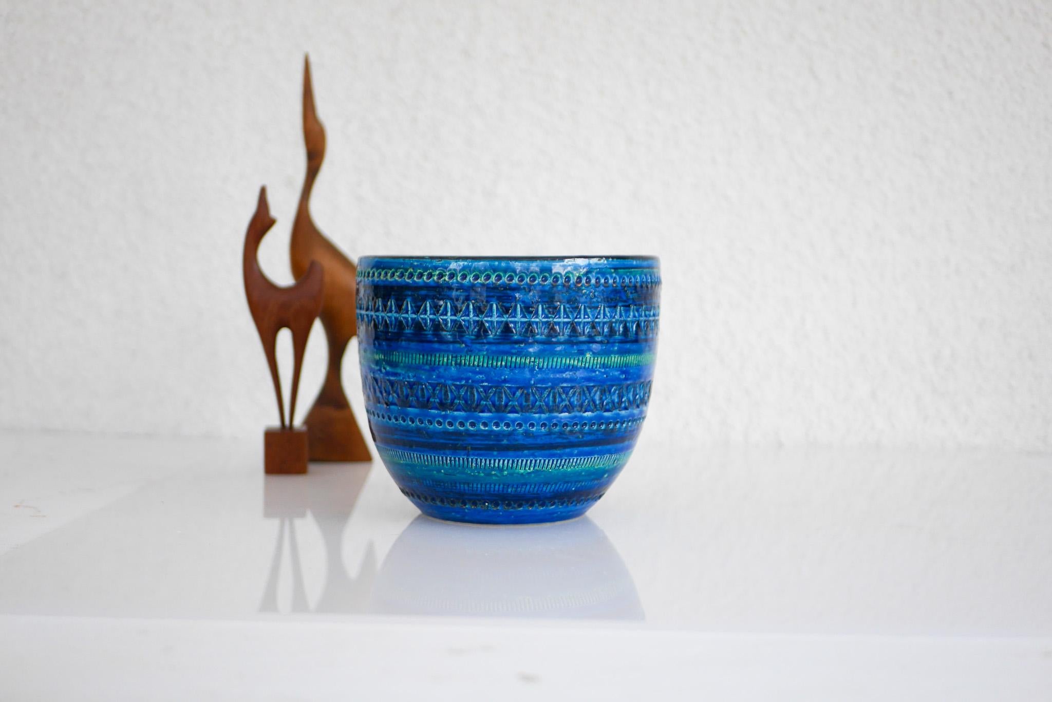 Italian Bitossi pottery large bowl or flower pot, Rimini Blue, By Aldo Londi, Italy For Sale