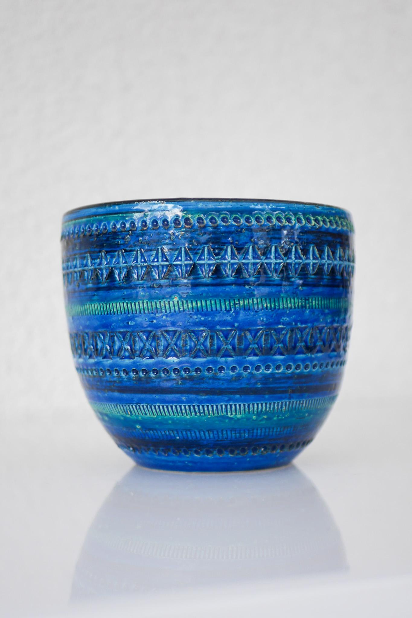 Hand-Crafted Bitossi pottery large bowl or flower pot, Rimini Blue, By Aldo Londi, Italy For Sale
