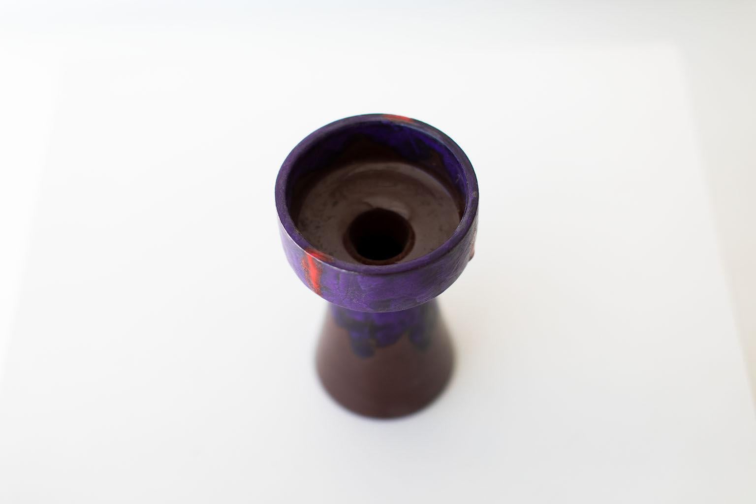 Manufacturer: Bitossi

Importer: Rosenthal Netter
Period or model: Mid-Century Modern.
Specs: Pottery

Condition:

This Bitossi purple candle holder or vase for Rosenthal Netter is in excellent condition. It has wonderful proportions with