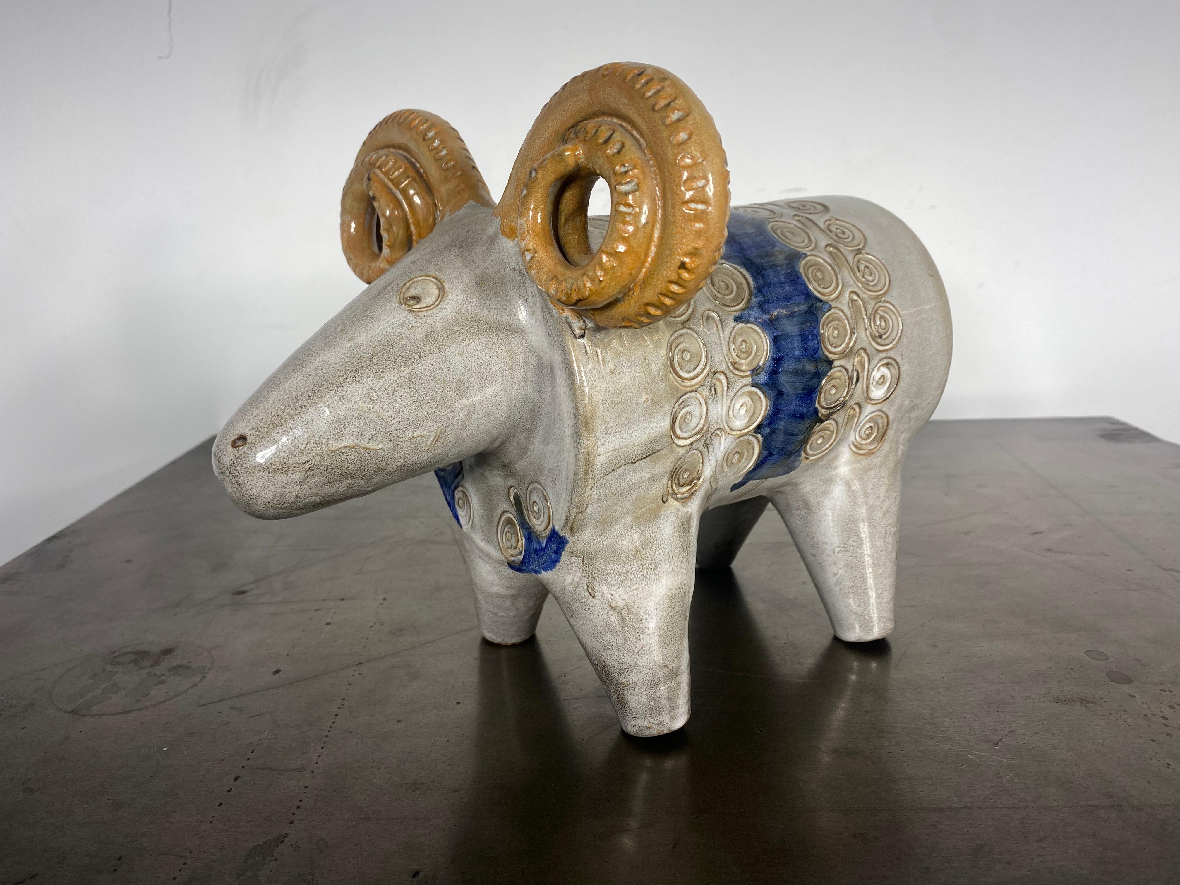 Bitossi Ram, by Aldo Londi, circa 1965, Italy, Raymor In Excellent Condition In Buffalo, NY
