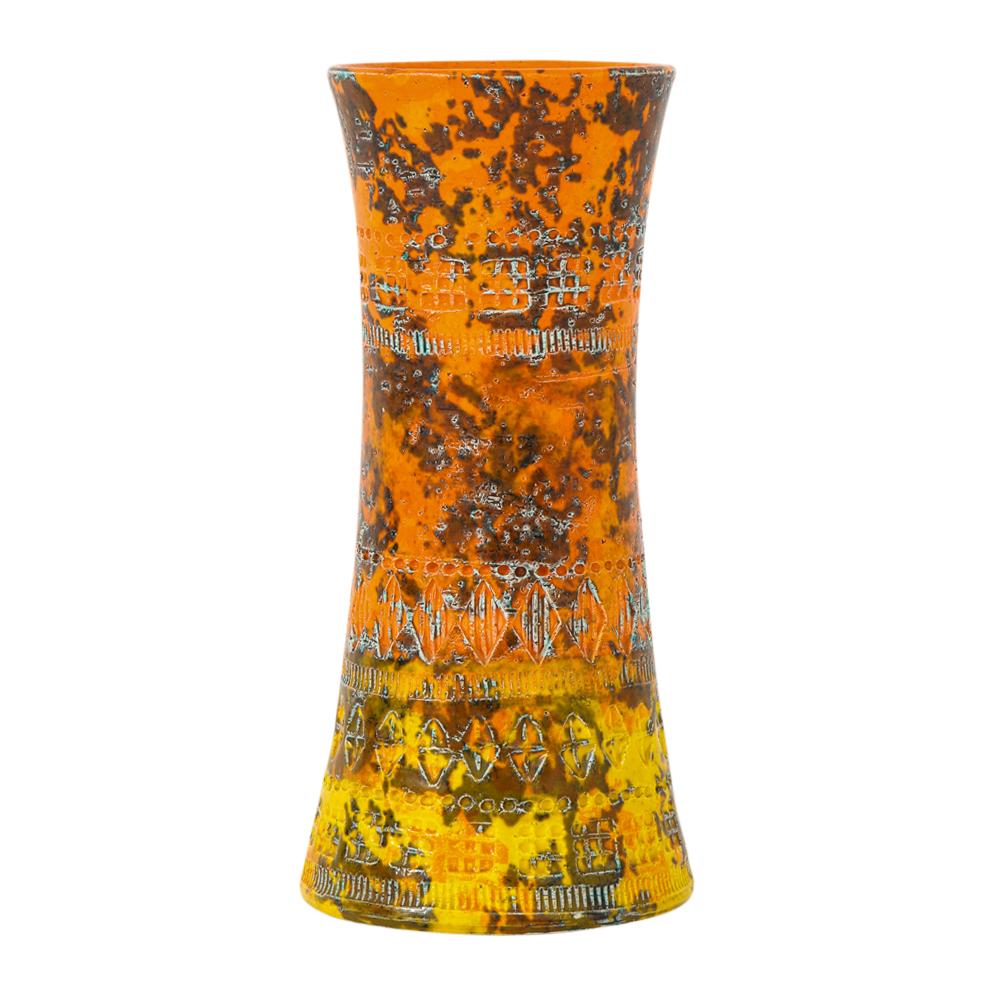 Bitossi Raymor ceramic vase orange yellow Camouflage signed Italy, 1960s.
Hourglass form with orange yellow camouflage. Retains original Raymor import tag on underside. Additionally, signed in the glaze 2776 Italy.