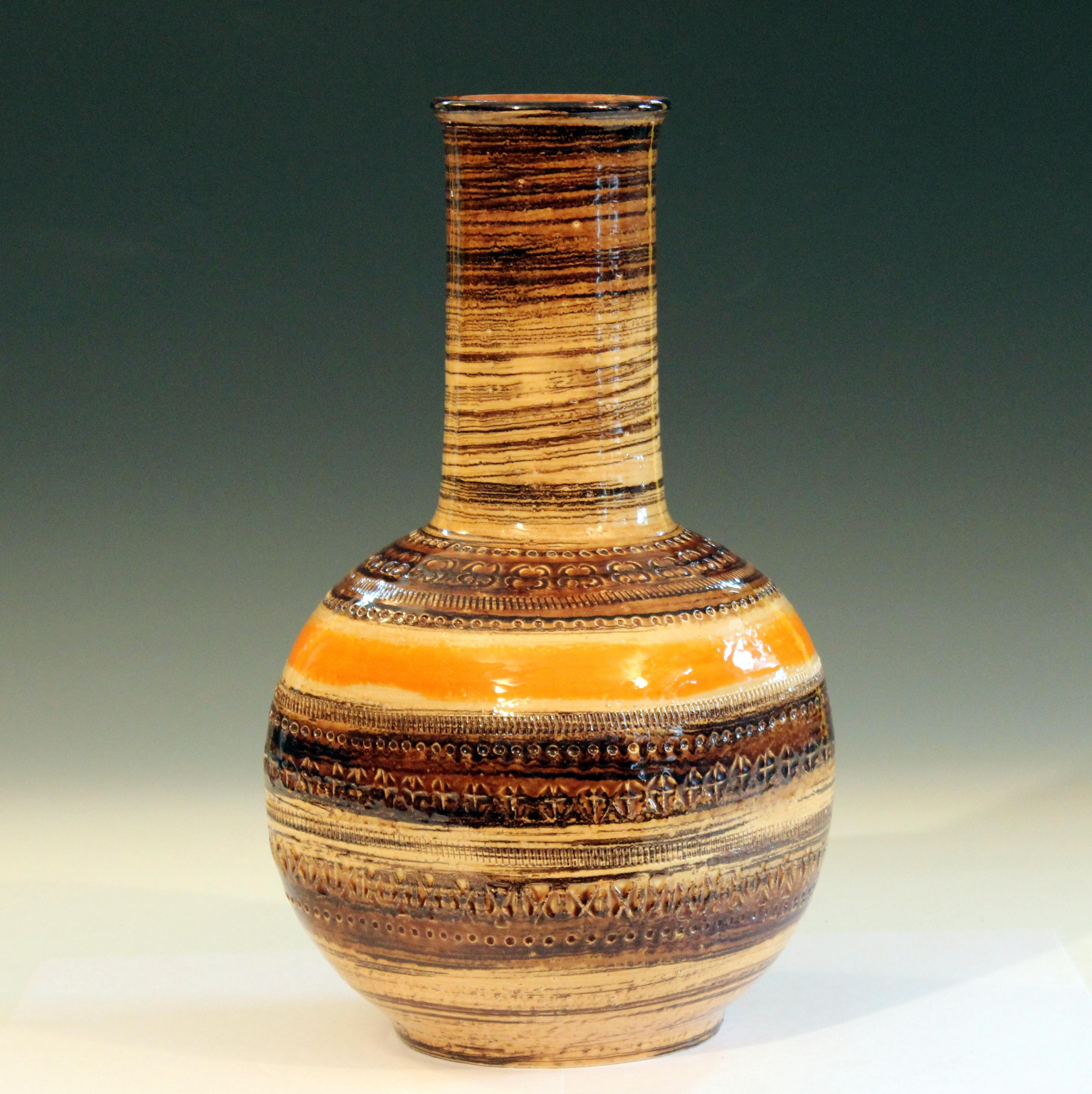 Large Bitossi vase in Sahara glazes with impressed Rimini decoration, circa 1960s. Measures: 14