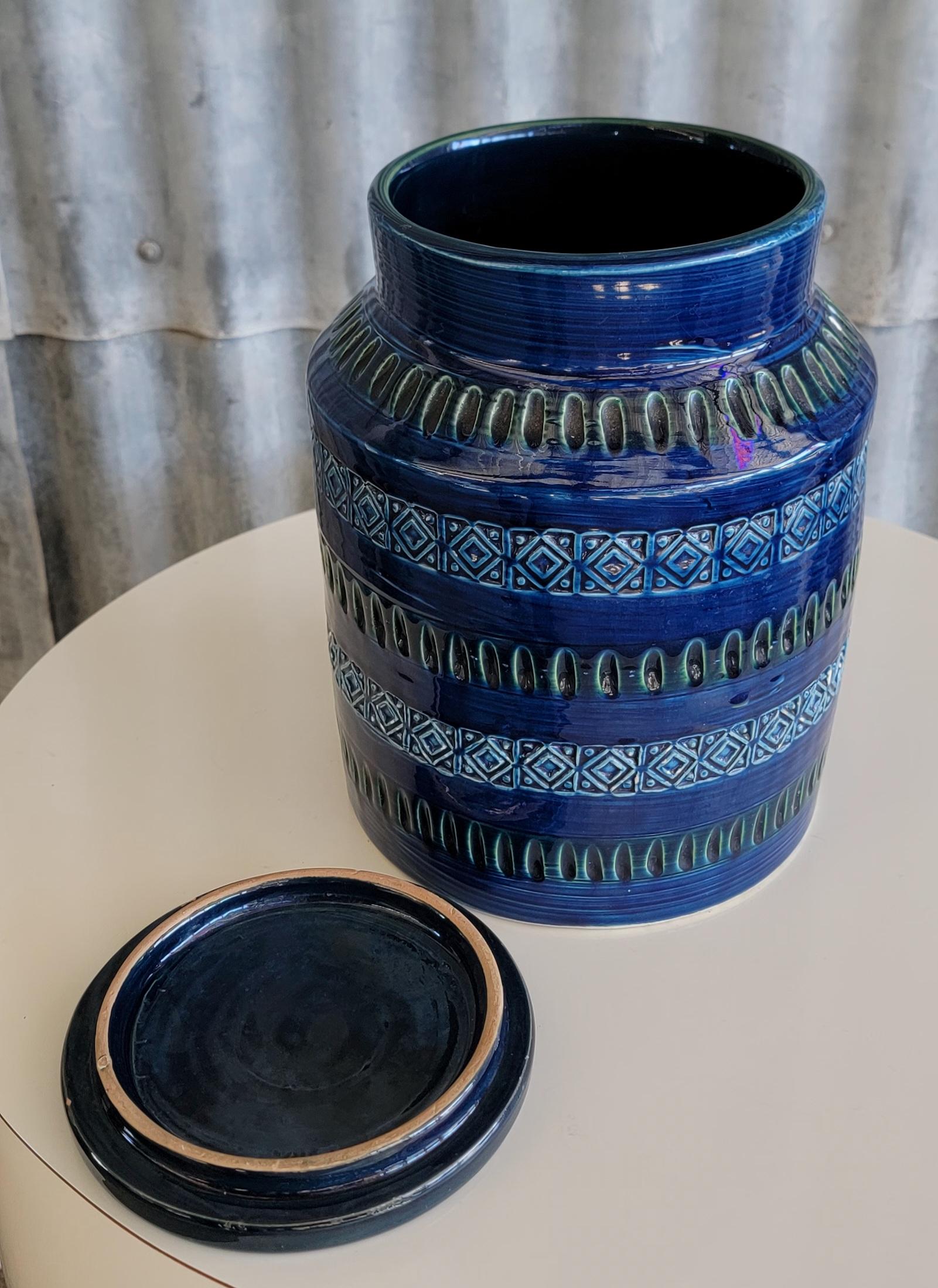 Italian Bitossi Rimini Blu Cookie Jar by Aldo Londi for Raymor Made in Italy  For Sale