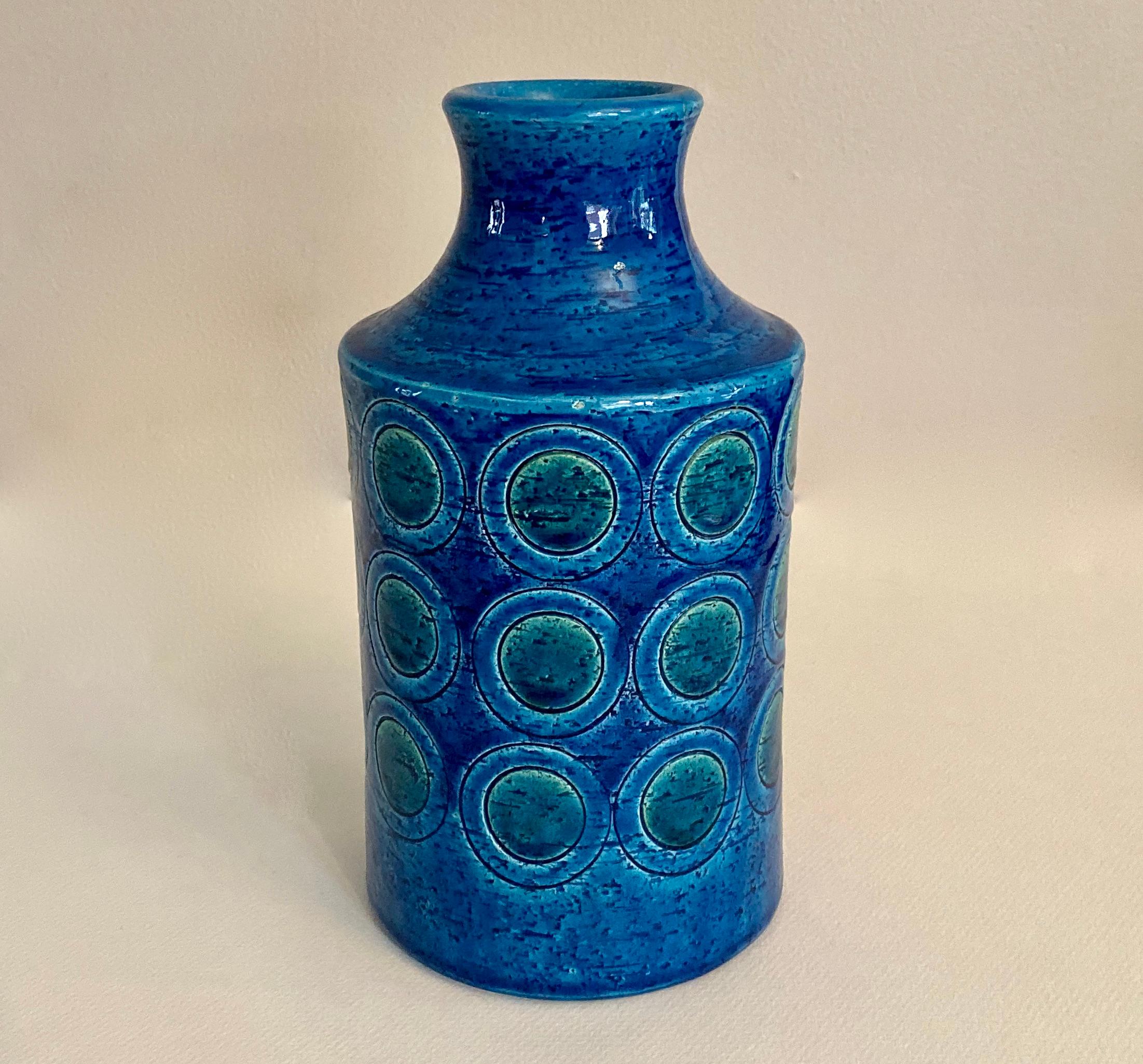 Italian ceramic vase by Bitossi designed by Aldo Londi in the rimini blue glaze of blues and aquas with incised circle motif. Maker's style # 4790. Retains 