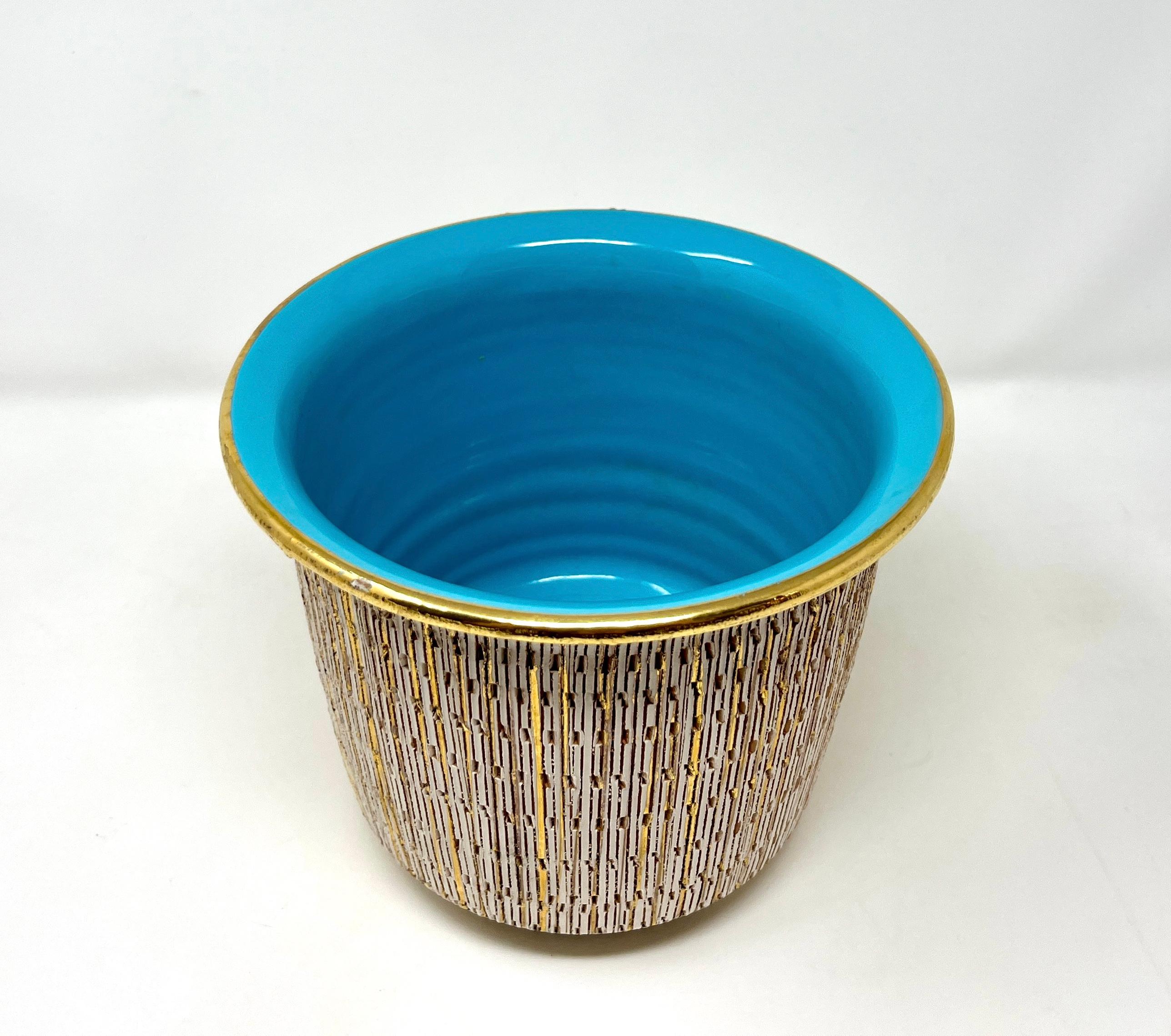 Mid-century Bitossi Pottery Seta (Silk) Vase designed by Aldo Londi and retailed by Raymor. Made in Italy and numbered on the underside. Exterior has a sgraffito incised striped pattern with a gold-leaf look. Interior is glazed in turquoise with