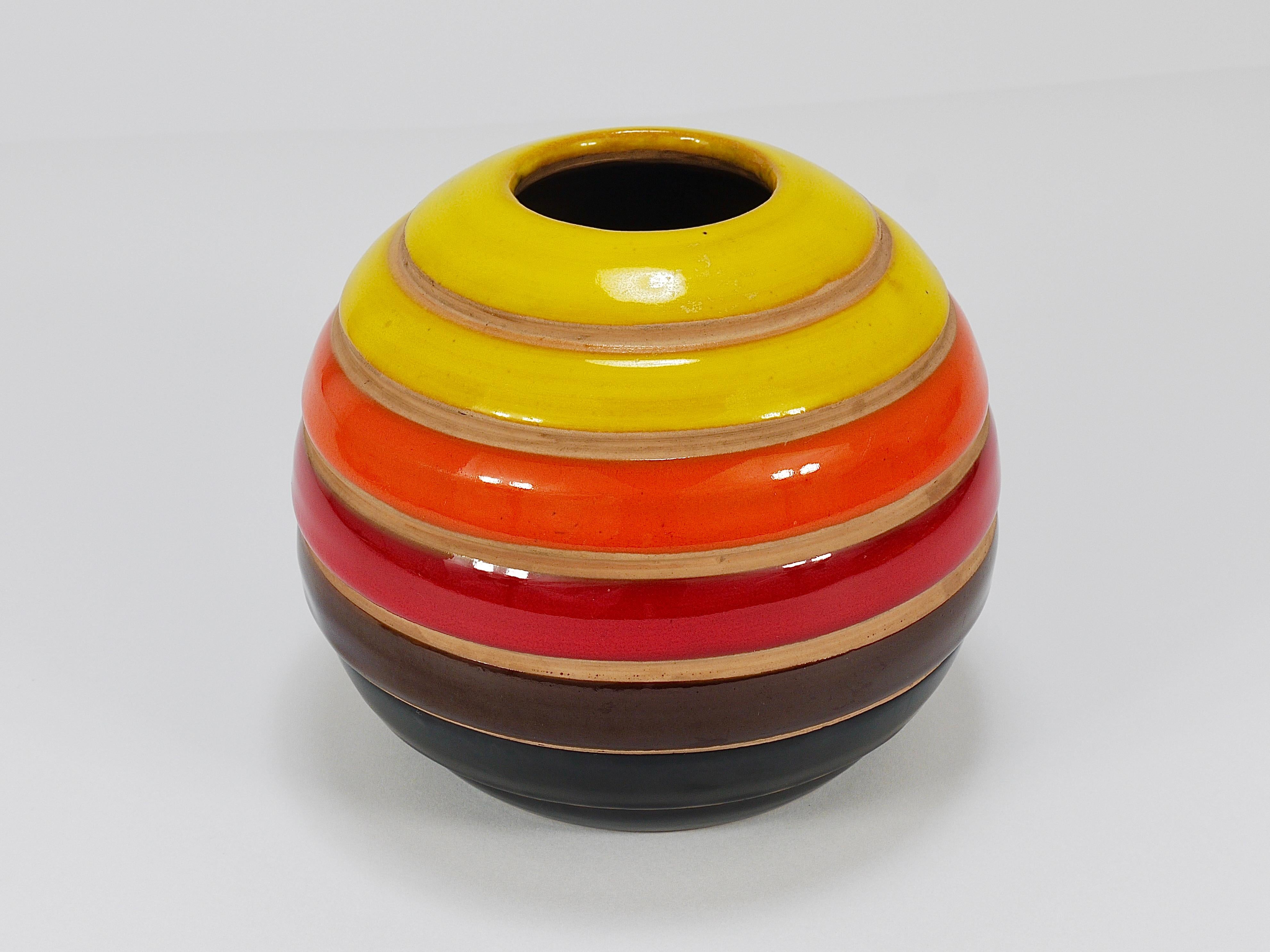 Gestreifte Mid-Century-Kugelvase aus Keramik von Aldo Londi Bitossi, Italien, 1960er Jahre (Italienisch) im Angebot