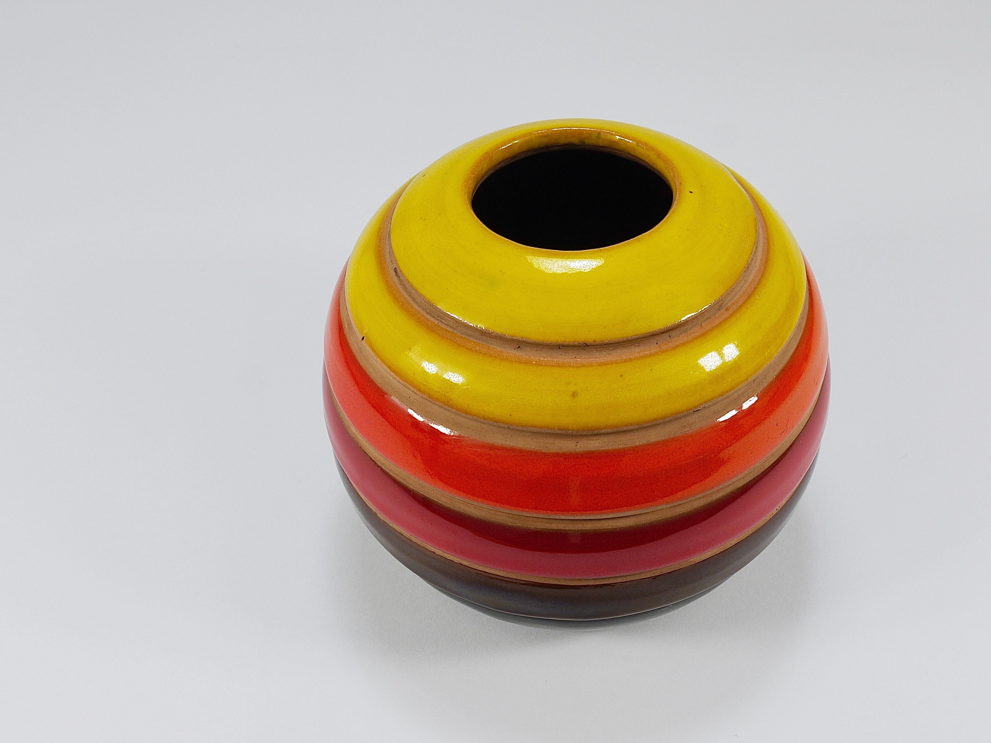 Gestreifte Mid-Century-Kugelvase aus Keramik von Aldo Londi Bitossi, Italien, 1960er Jahre im Zustand „Gut“ im Angebot in Vienna, AT