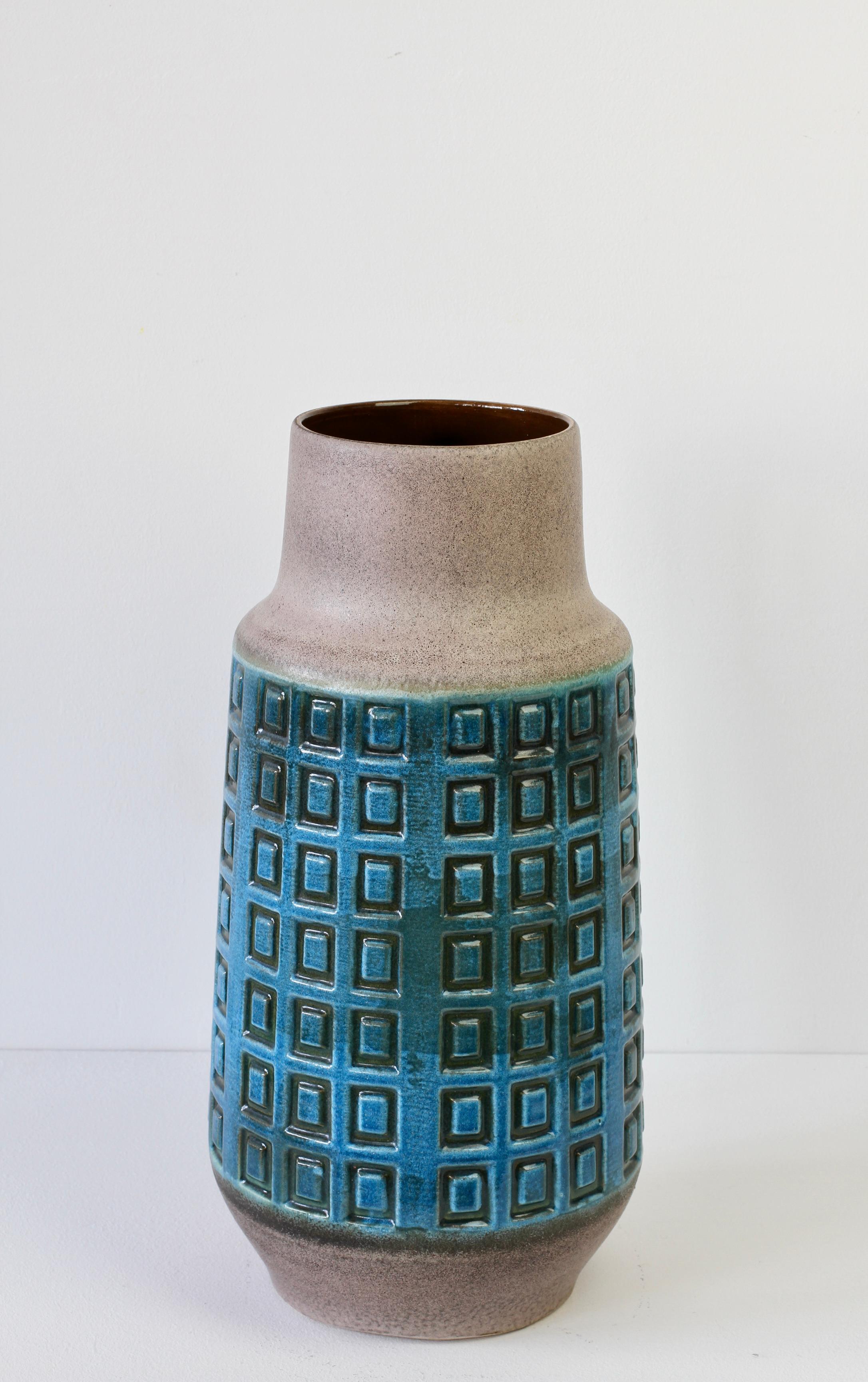 Great, tall and large floor standing handled vase or umbrella stand by West German pottery manufacturer Scheurich Keramik (ceramic), circa 1970. Add a splash of color / colour to your home decor with this beautiful blue glazed embossed square cube