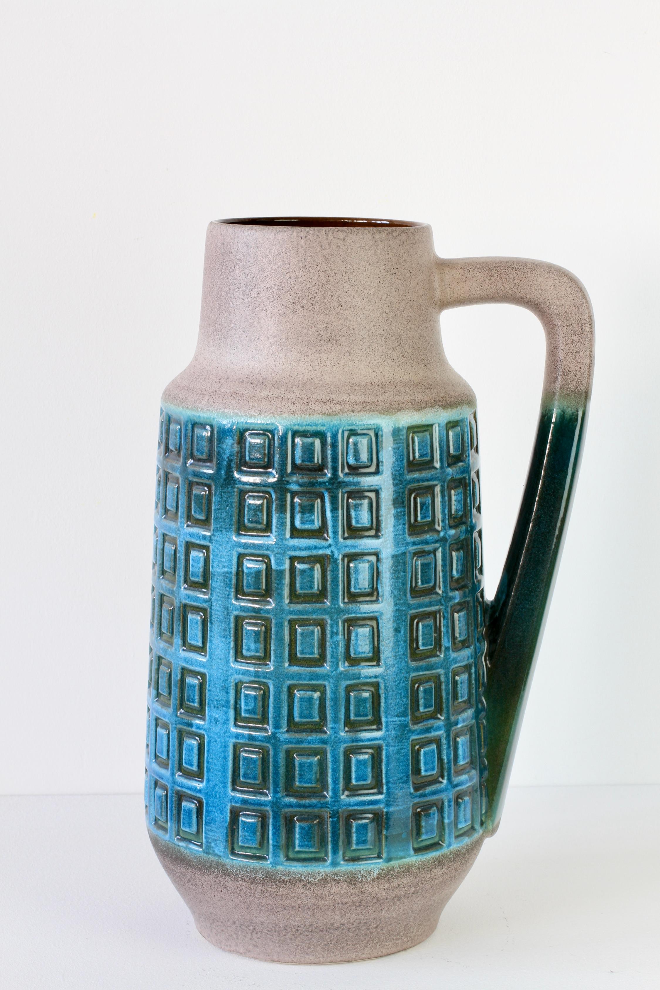 Embossé Vase de sol en poterie d'Allemagne de l'Ouest bleue du milieu du siècle de style Bitossi des années 1970 par Scheurich en vente