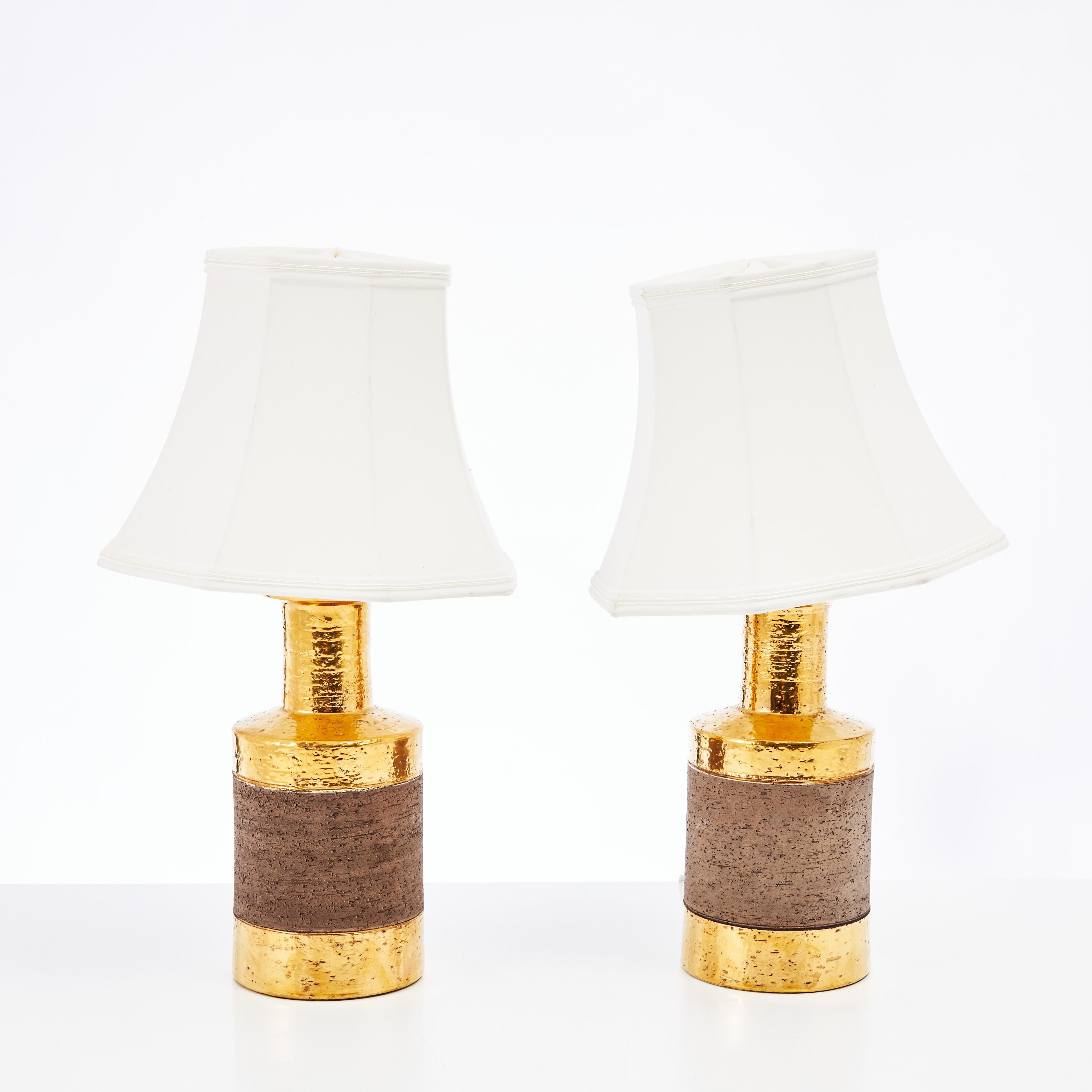 pair of table lamps in gold and natural ceramic earthward made by Bitossi Italy around 1970. Price for the pair
Good condition
Lamp base height 26 cm excluding lampshade
