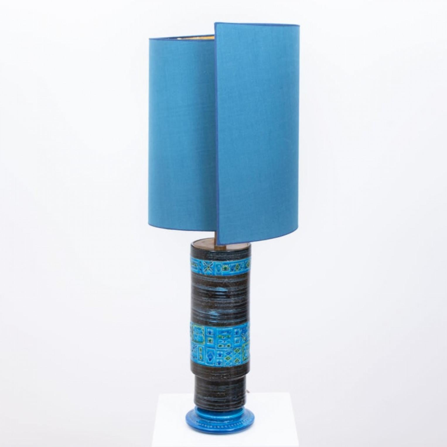 Beautiful ceramic lamp by Bitossi, Italy, 1960s. A sculptural high-end piece made of handmade ceramic in blue or grey or green tones, with a combination of dry and glazed finishes. With a special new custom made blue silk lamp shade with warm gold