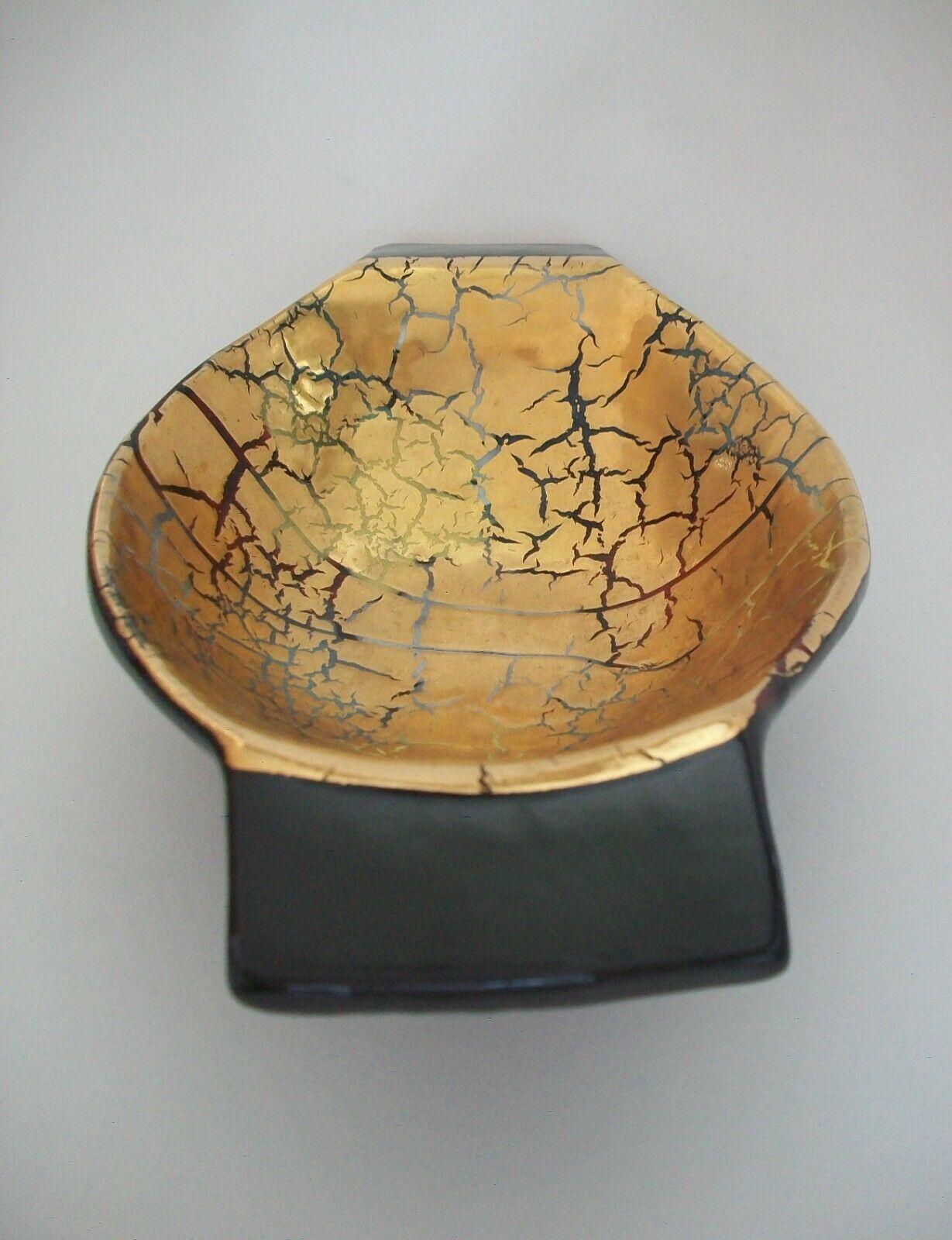Bitossi, Twin Handled Gold Crackle Glazed Ceramic Bowl, Italy, circa 1950's In Good Condition For Sale In Chatham, ON