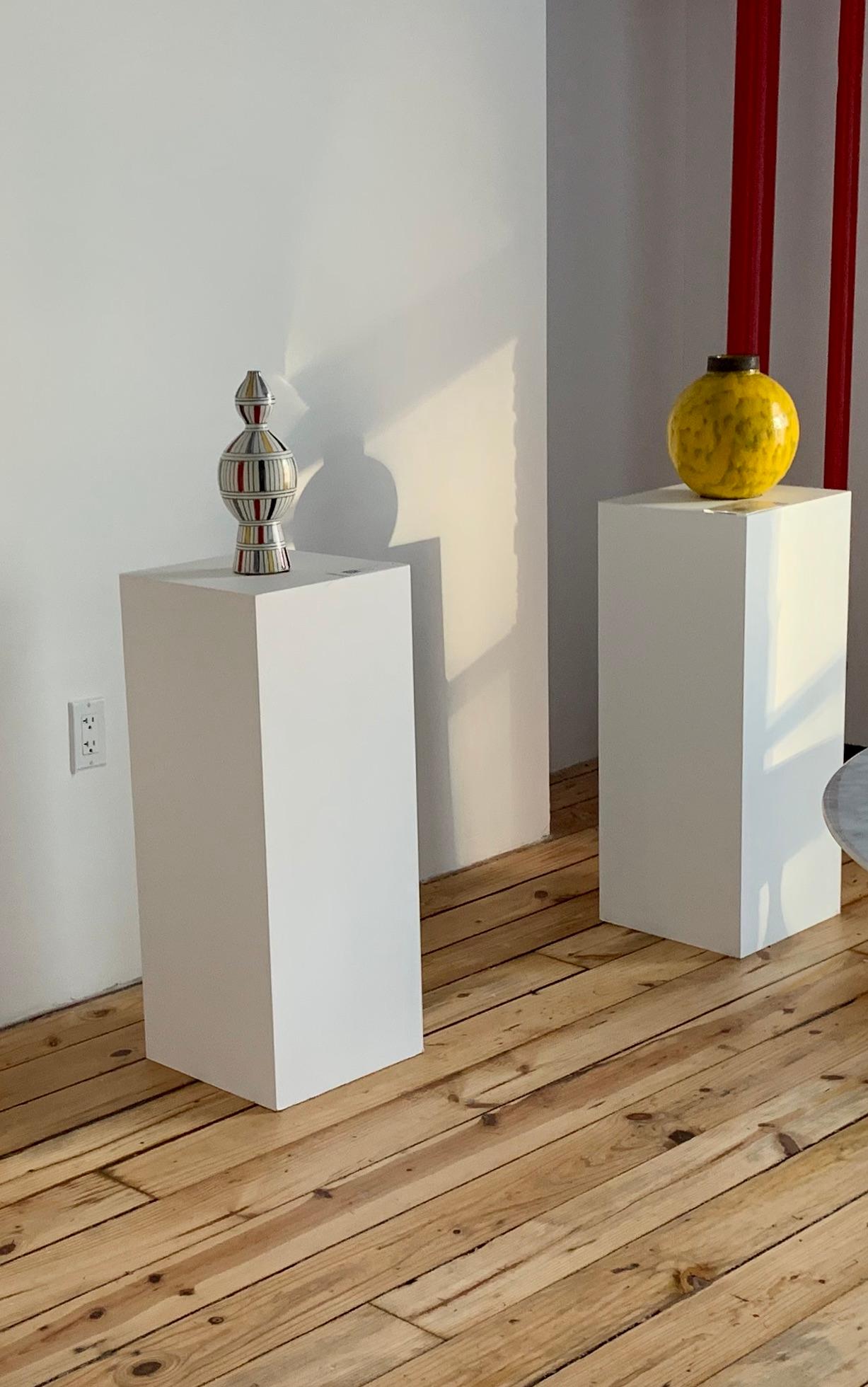 Vase Bitossi en céramique, géométrique, à rayures, blanc, jaune, noir, rouge, signé en vente 7