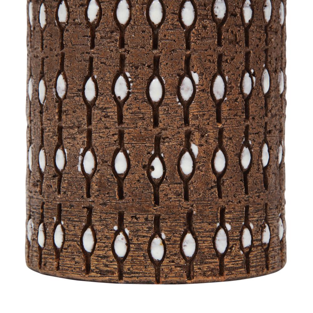 Vase Bitossi en céramique, incisé, marron, blanc, perlé, signé en vente 9