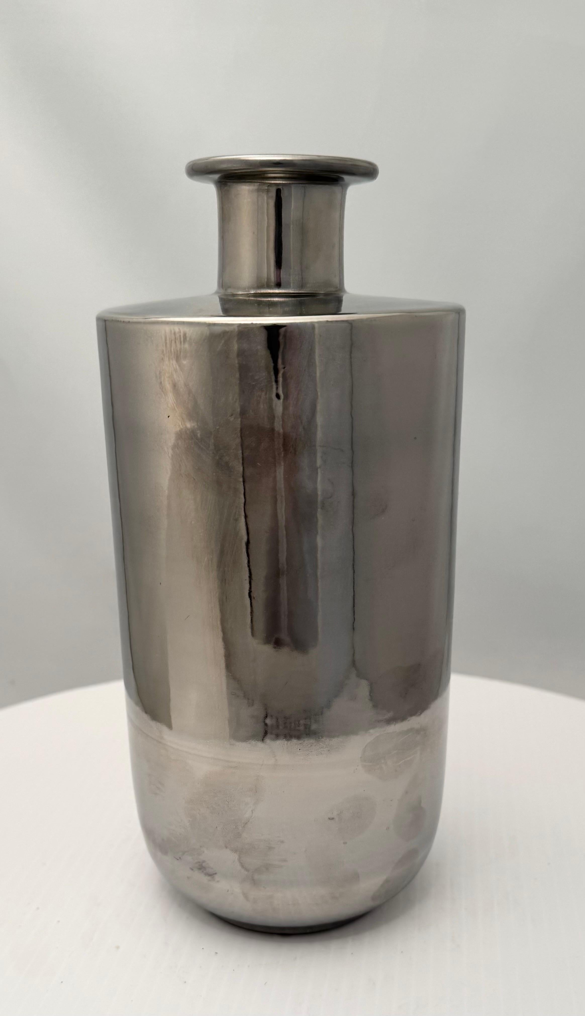 Céramique Vase Bitossi : A Silver Silver Chrome Métallique en vente