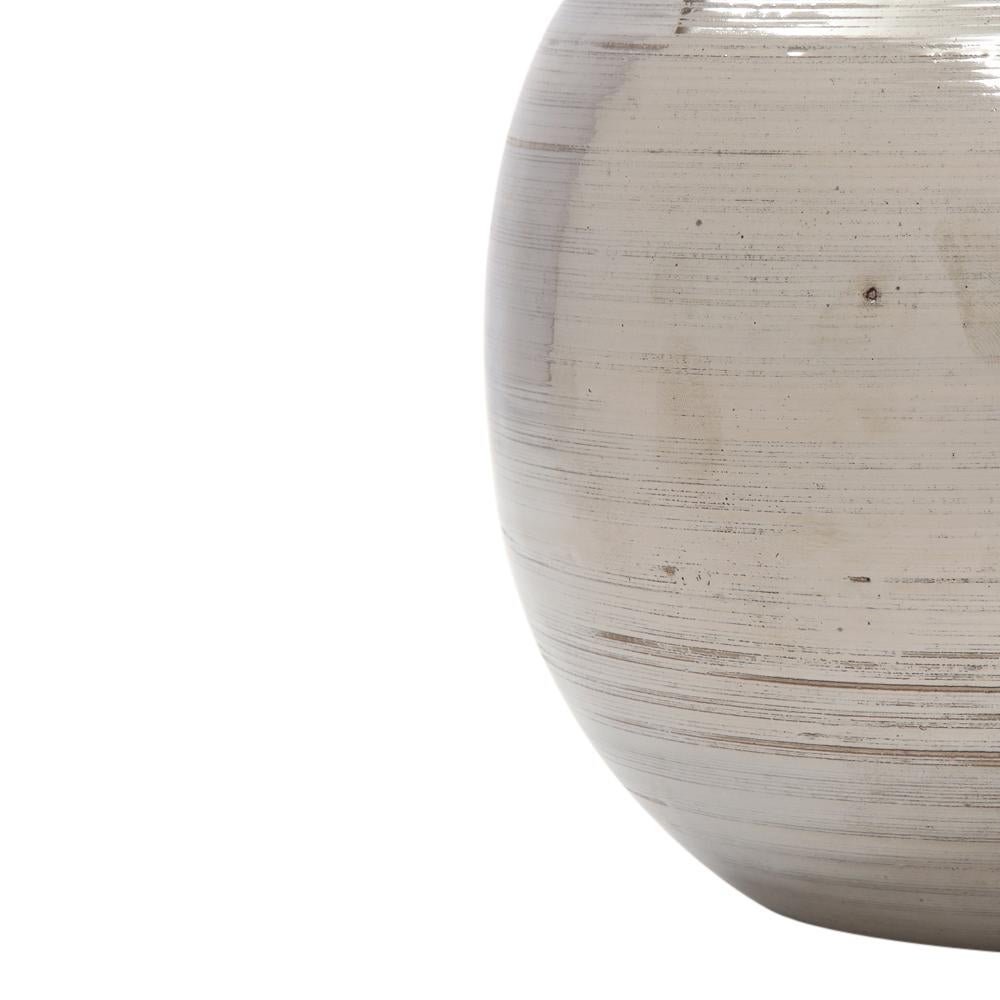 Vase boule Bitossi, céramique, lustre en platine métallique brossé en vente 2