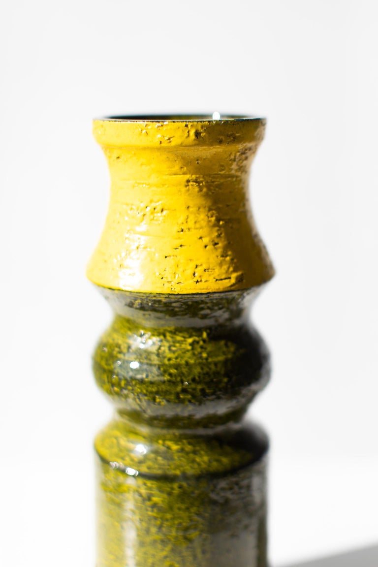 Manufacturer: Bitossi

Importer: Rosenthal Netter
Period or model: Mid-Century Modern. 
Specs: Pottery

Condition: 

This Bitossi yellow and green vase for Rosenthal Netter is in excellent condition. It has wonderful proportions with very