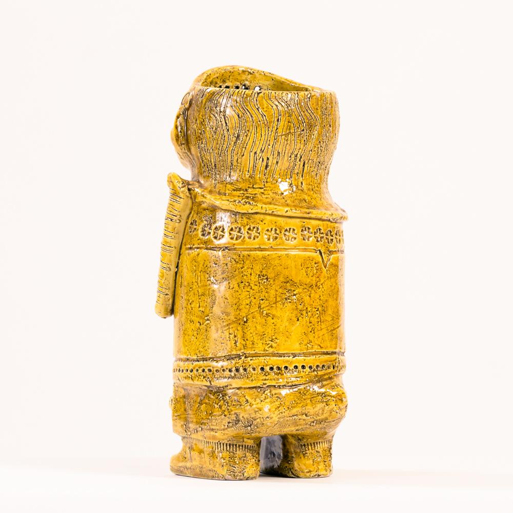 Beautiful rare bitossi warrior figurine vase in yellow glazed ceramics.
Very detailed handwork by Aldo Londi.
Beautiful and intersting from every angle.

Made in italy in the 1970s.

Its a vase and sculpture in one.

A real unique eyecatcher that