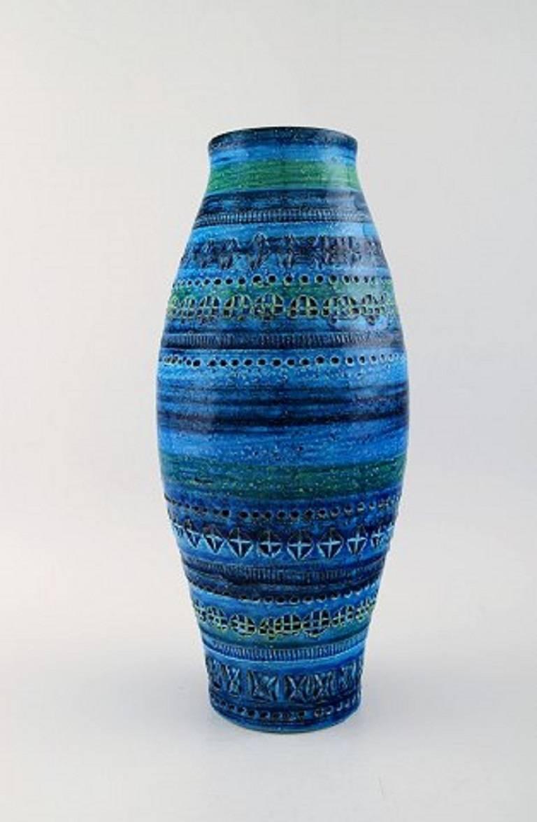 Bitossi, Rimini blue, three large ceramic vases, designed by Aldo Londi.
Stamped. 1960s.
Measures: 31 cm x 14 cm.
In perfect condition.