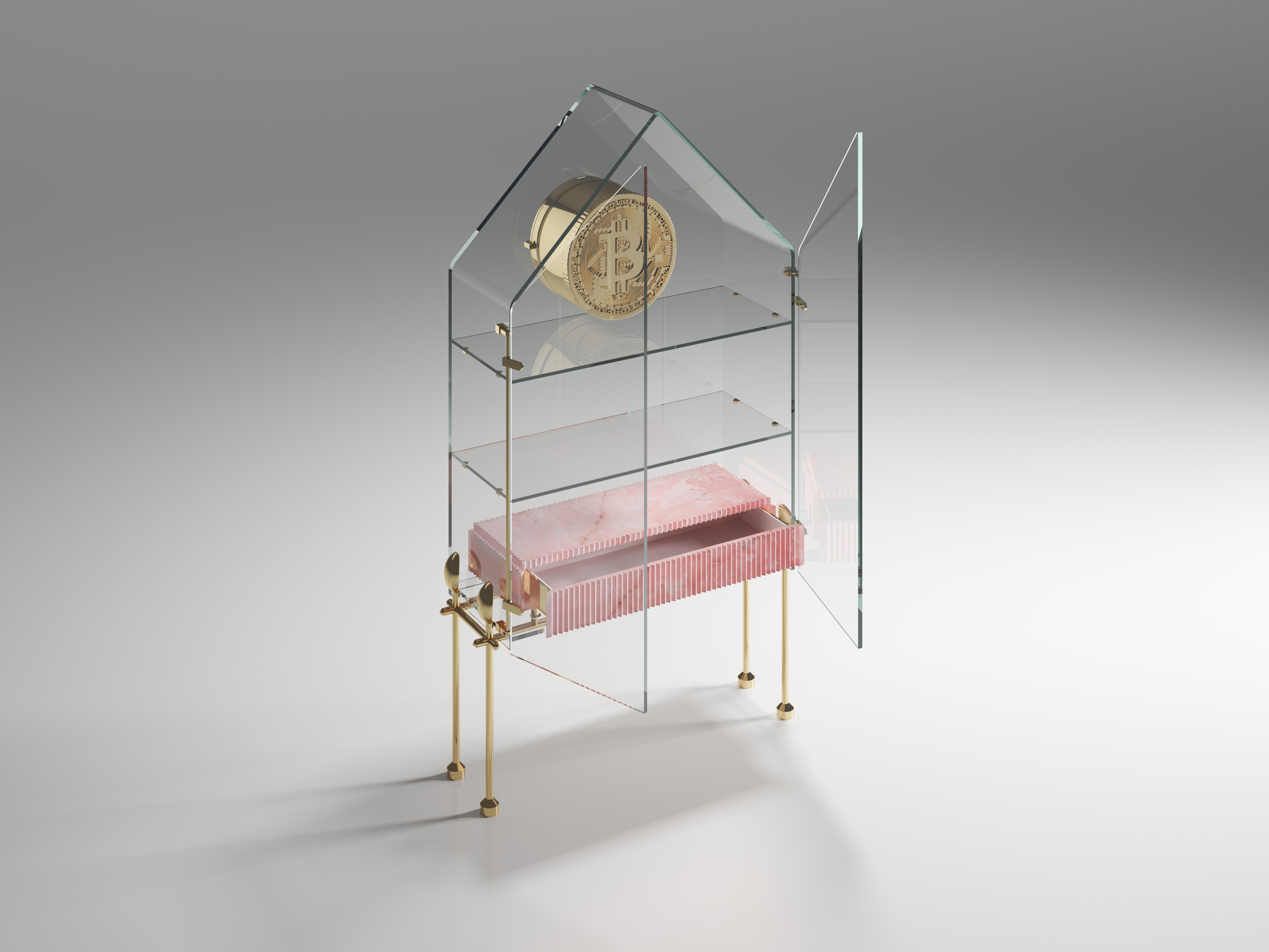 Bitsafe è realizzata con una struttura scultorea in bronzo fuso lucido che imita la silhouette dei cucchiai da cocktail per la parte inferiore, sinonimo di ingordigia, insieme alle estetiche cerniere in bronzo colossali che sostengono un gigantesco